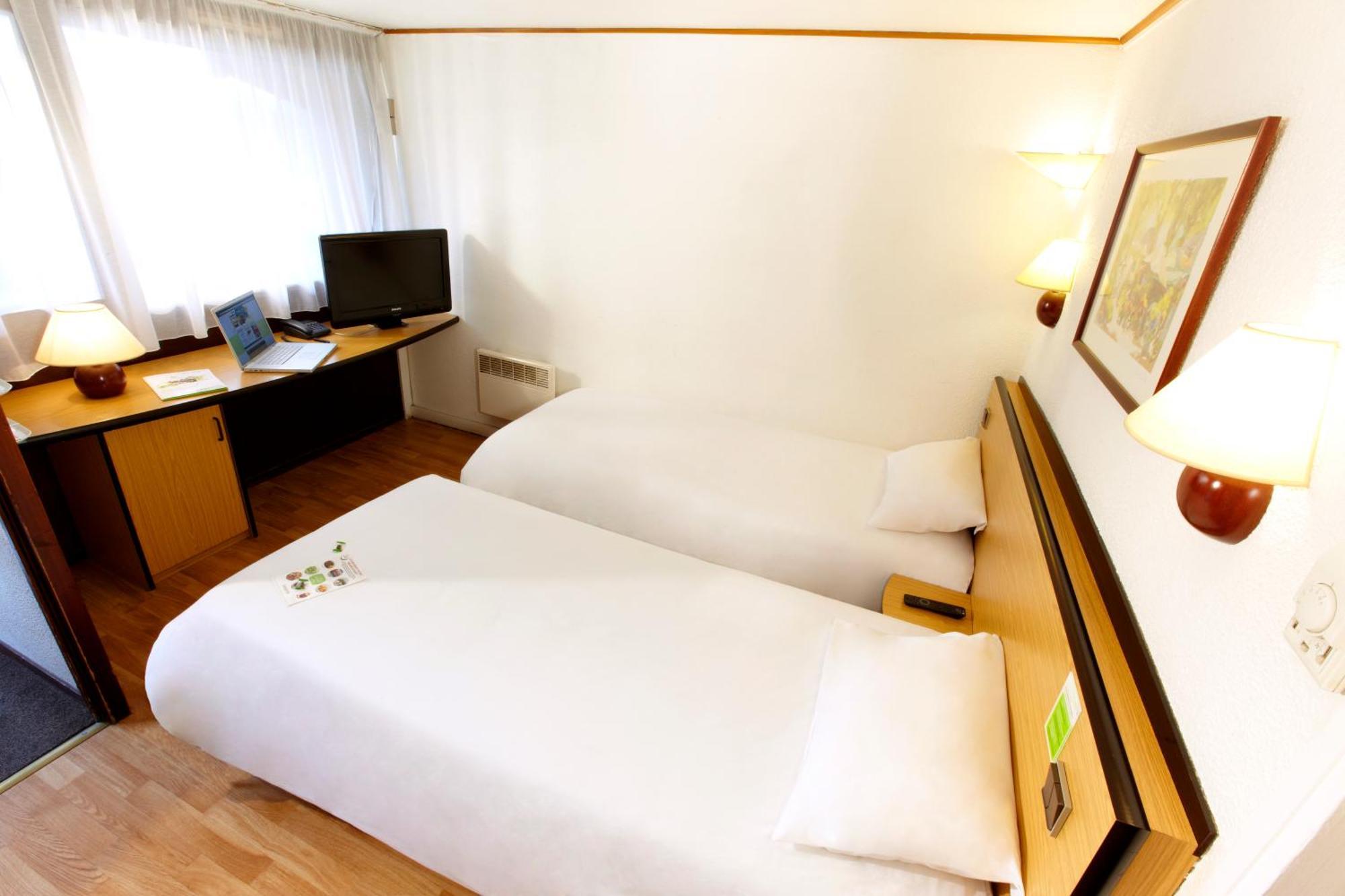 Triple Room 2 Single Beds 1 Junior Bed