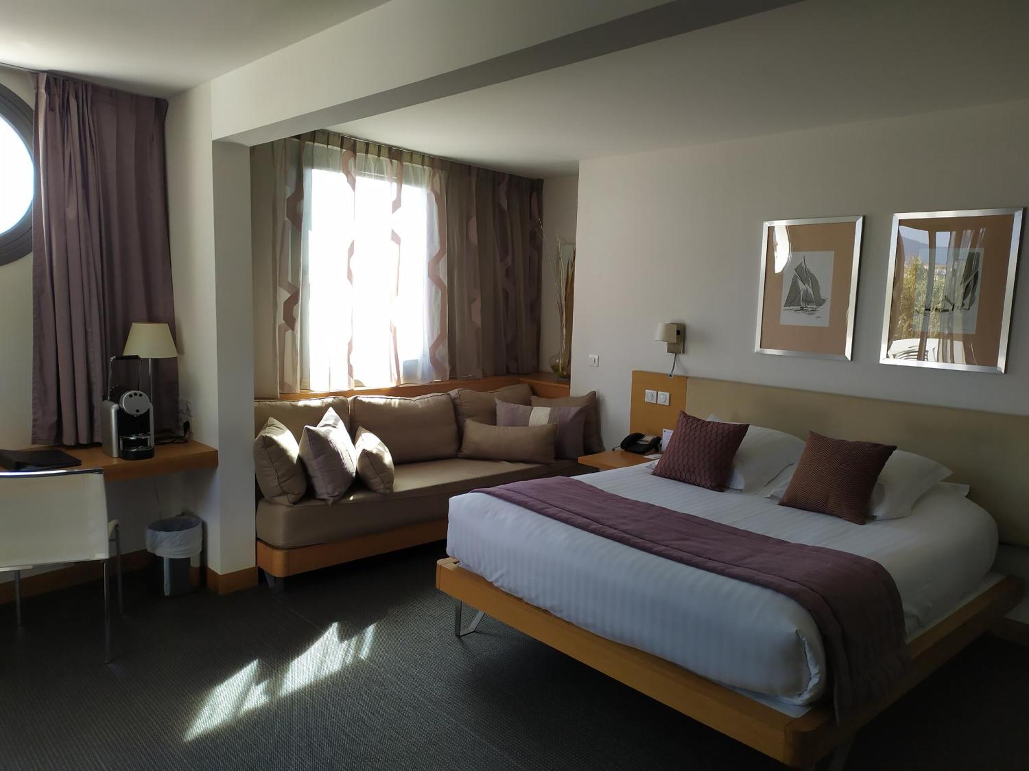 Junior Queen Suite Sea View