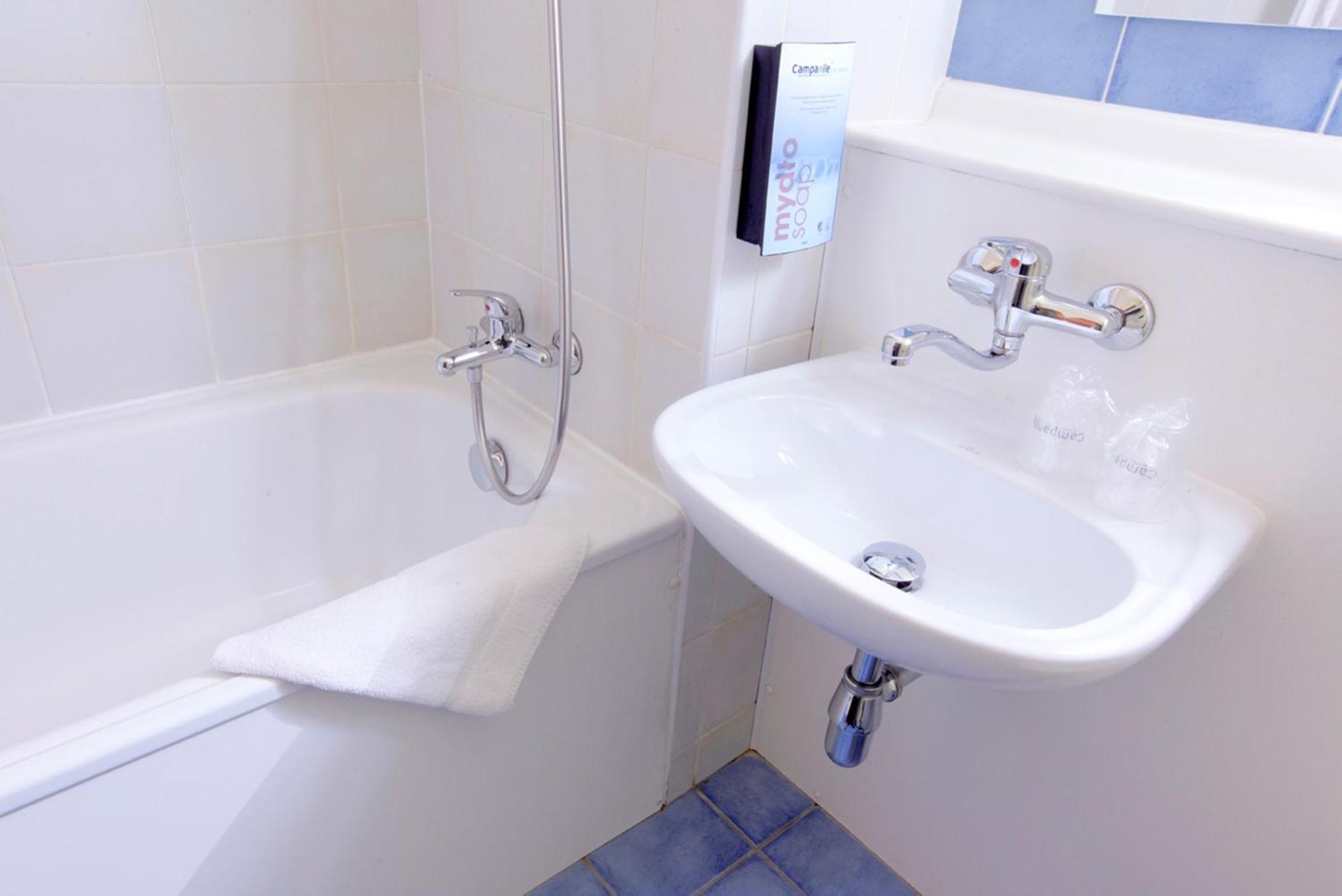 Standard Room One Double Bed One Junior Bed Up To 10 Years,1279334425:JPEG