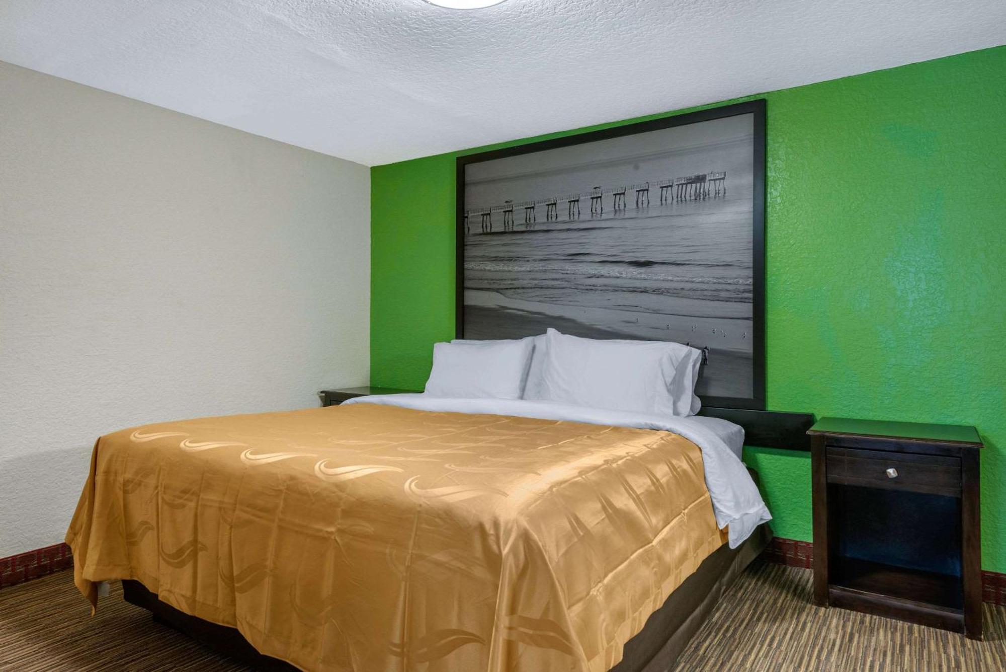 1 King Bed 2 Queen Beds Nonsmoking
