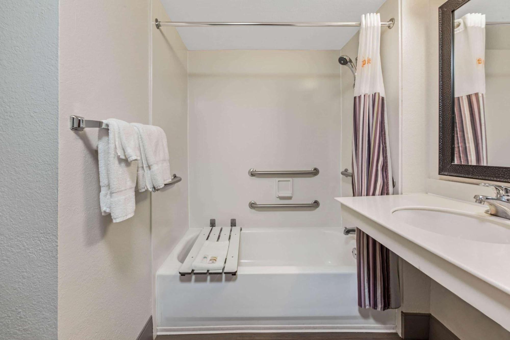 King Room Mobility or Hearing Impaired Access Non-Smoking