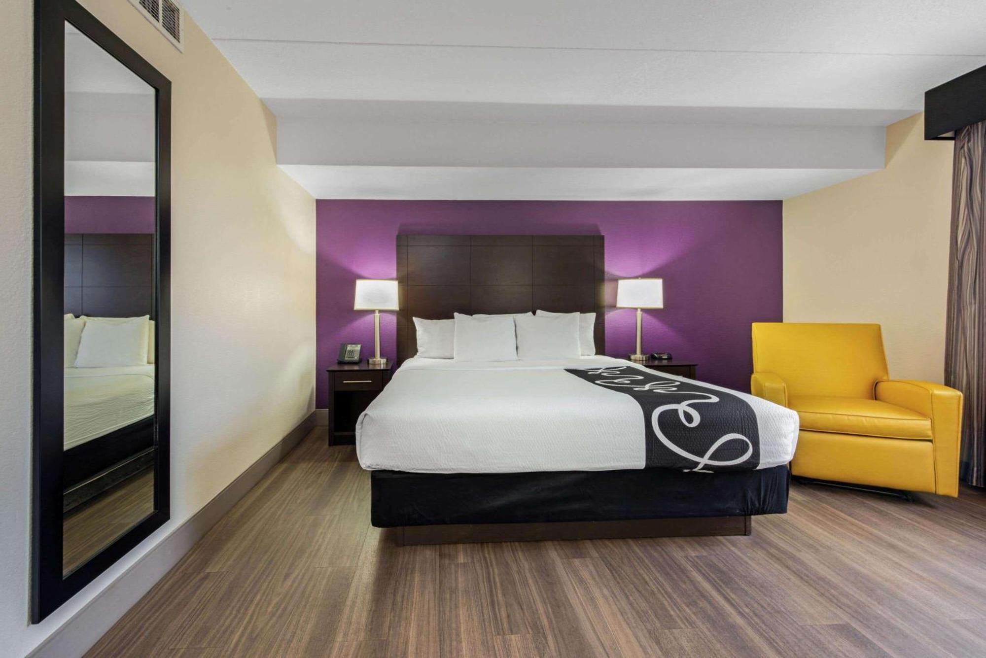 King One-Bedroom Suite Non-Smoking