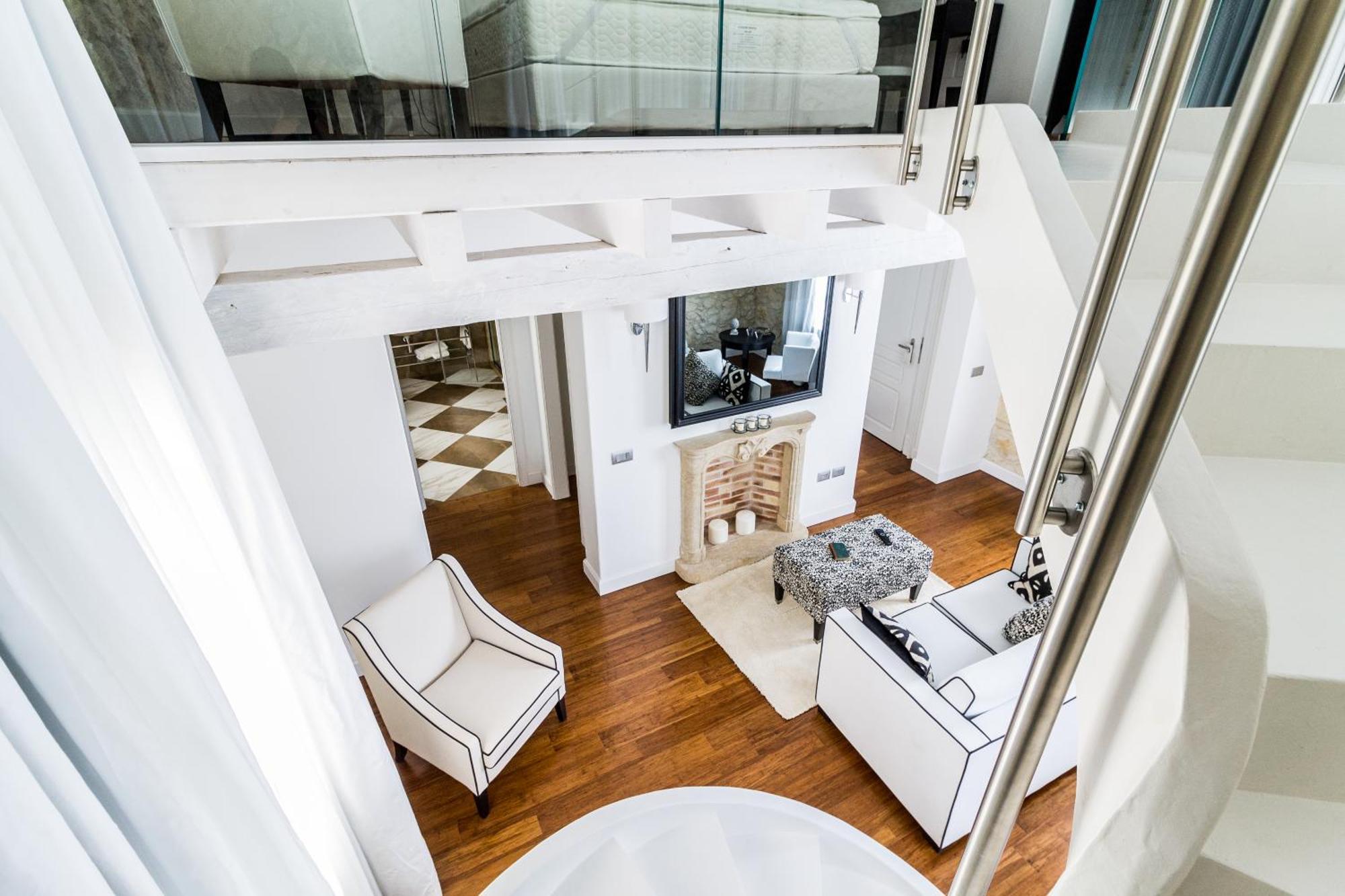 Executive Suite Split Level