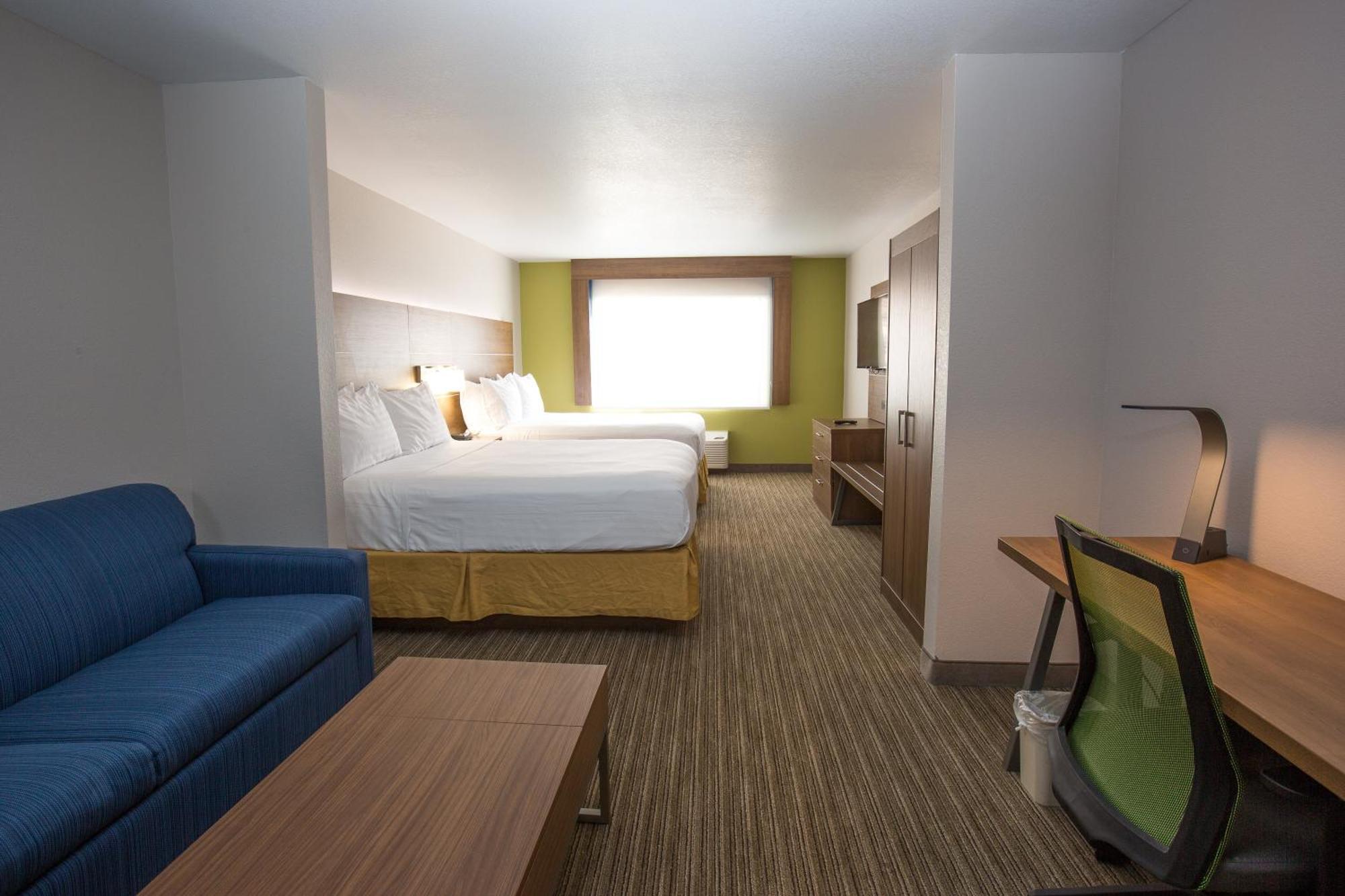Queen Suite with Two Queen Beds