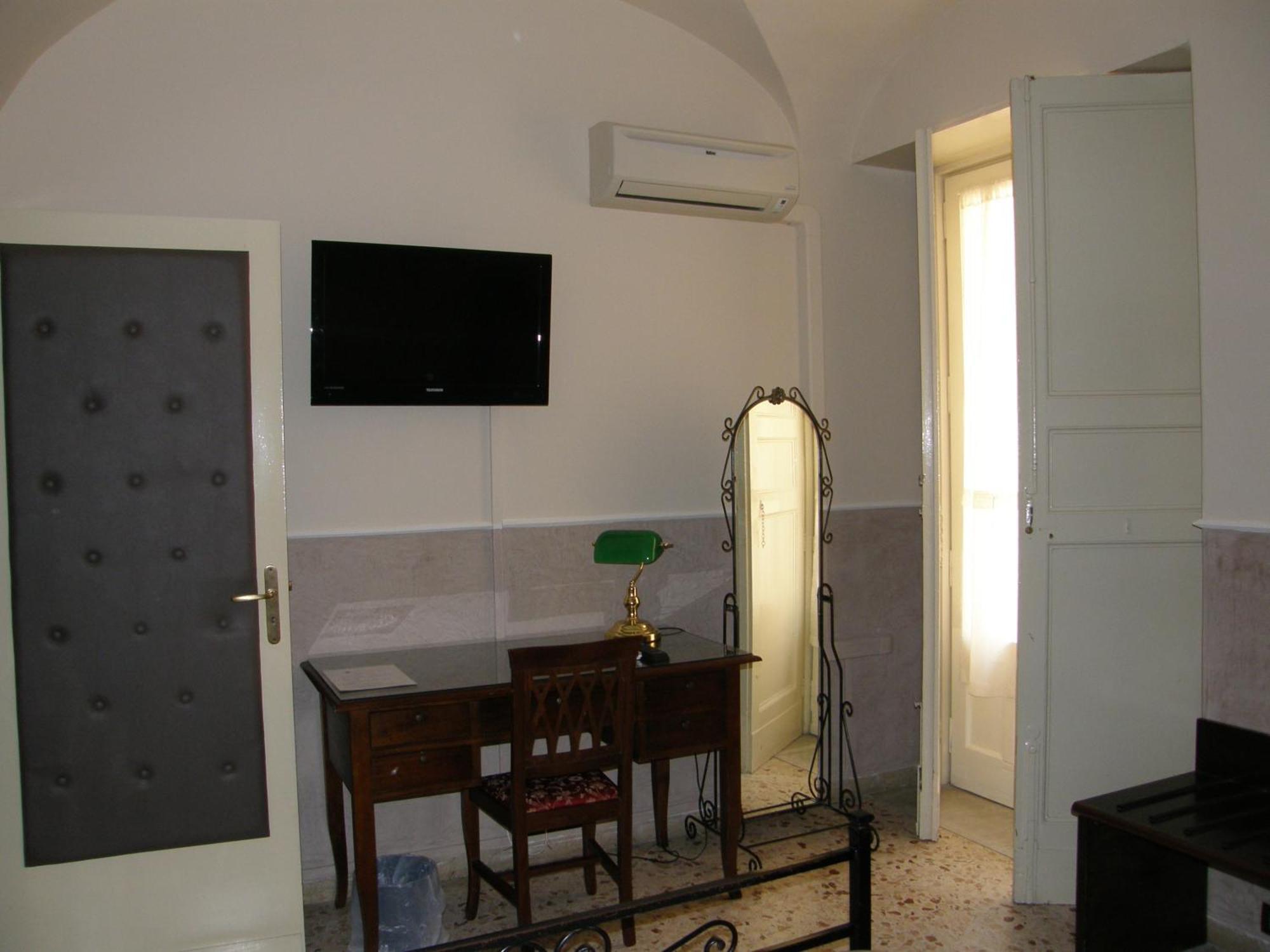 Standard Single Room Private External Bathroom,1446726148:JPEG