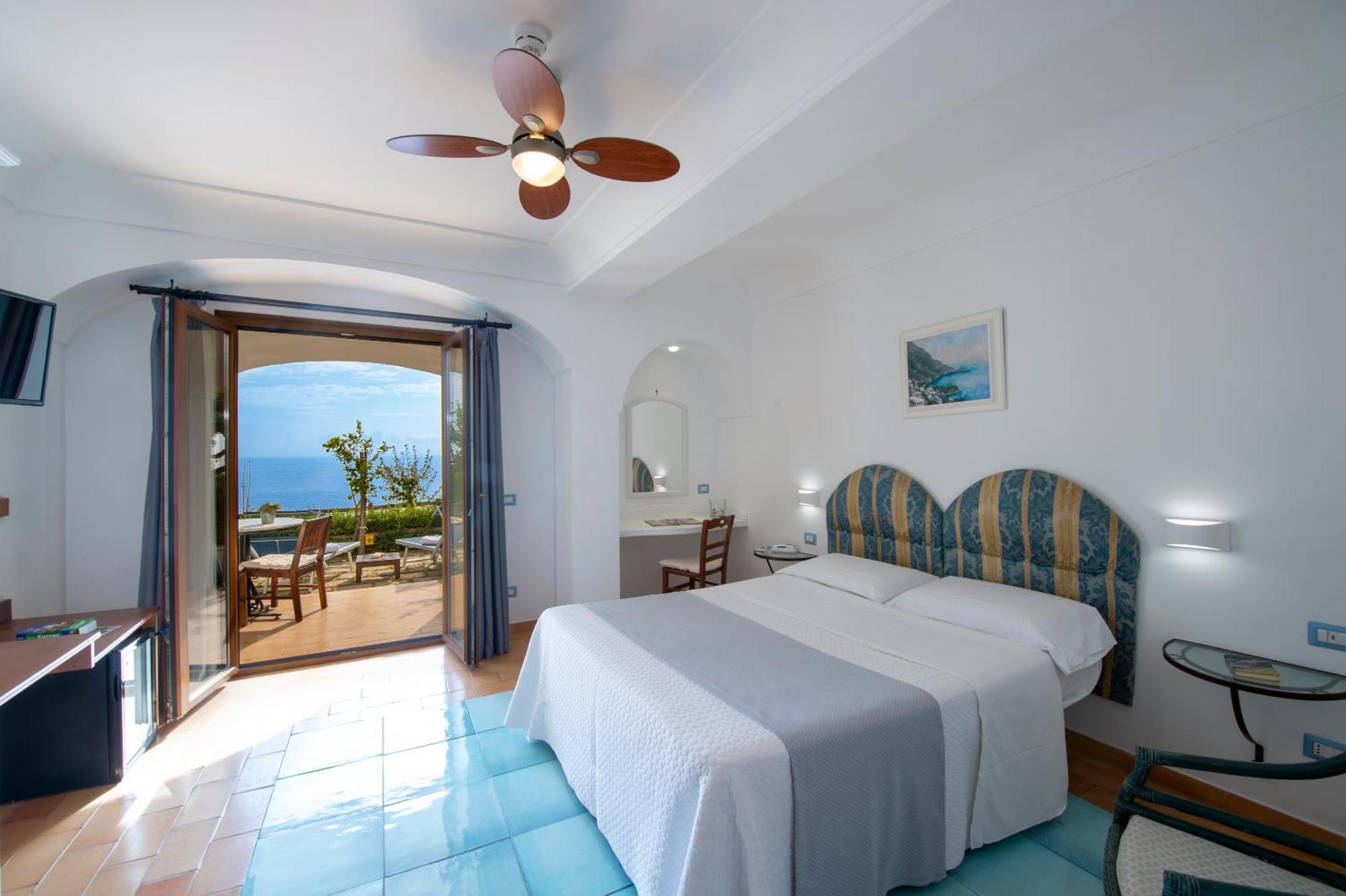 Deluxe Double Room Patio Sea View,1279675897:JPEG