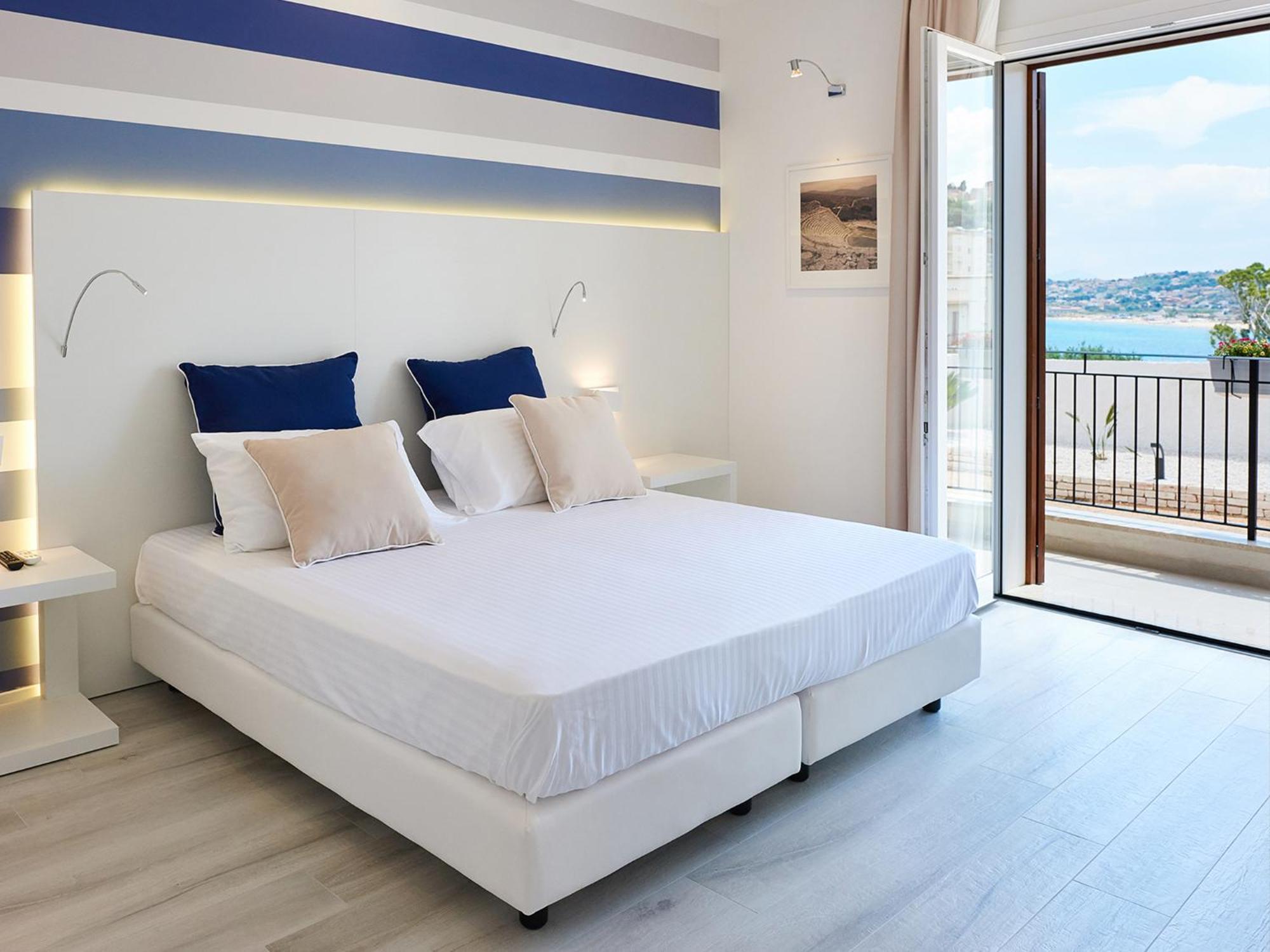 Triple Room Sea View Balcony Ground Floor