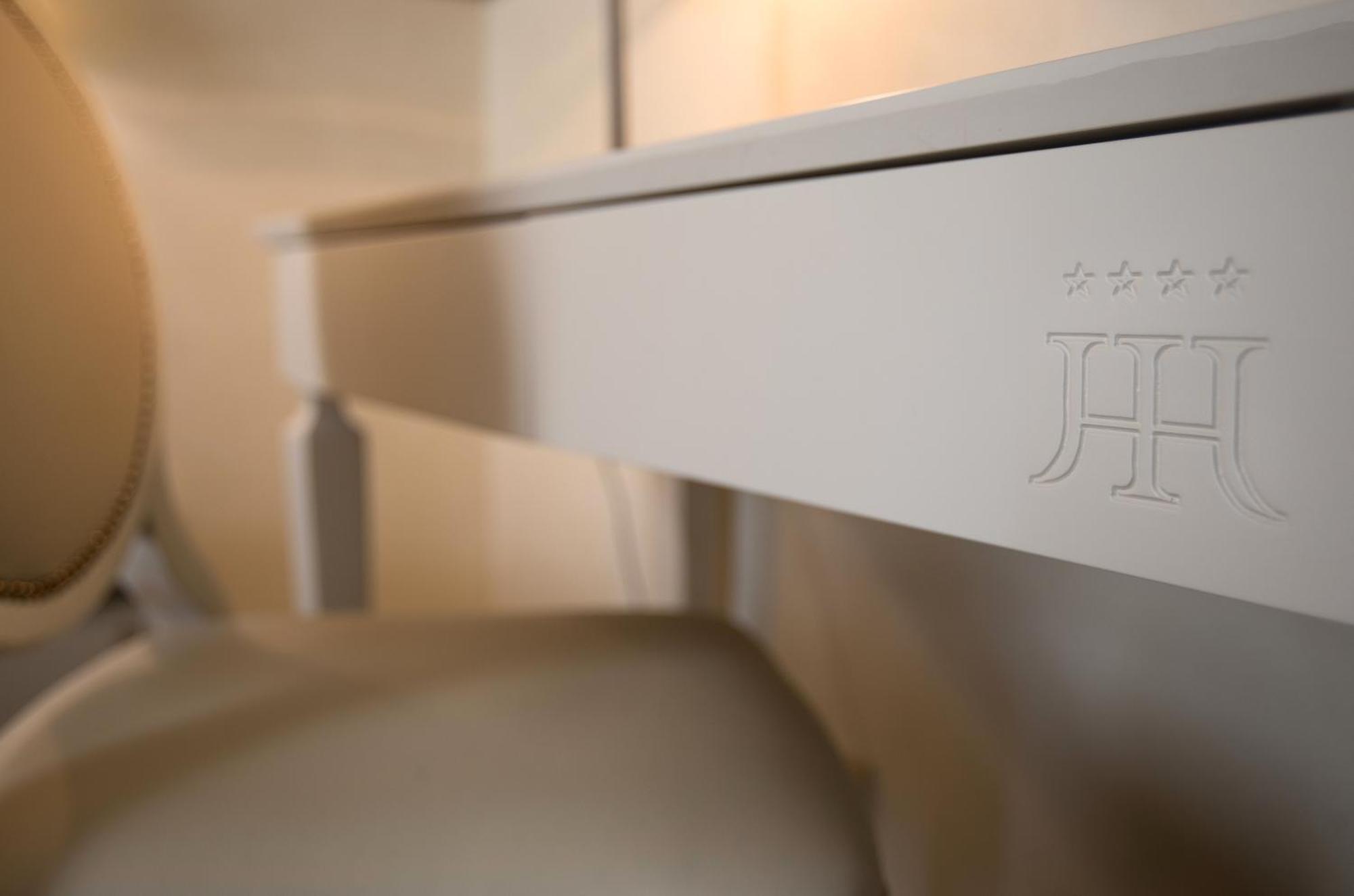 Superior Single Room,1001118180:JPEG