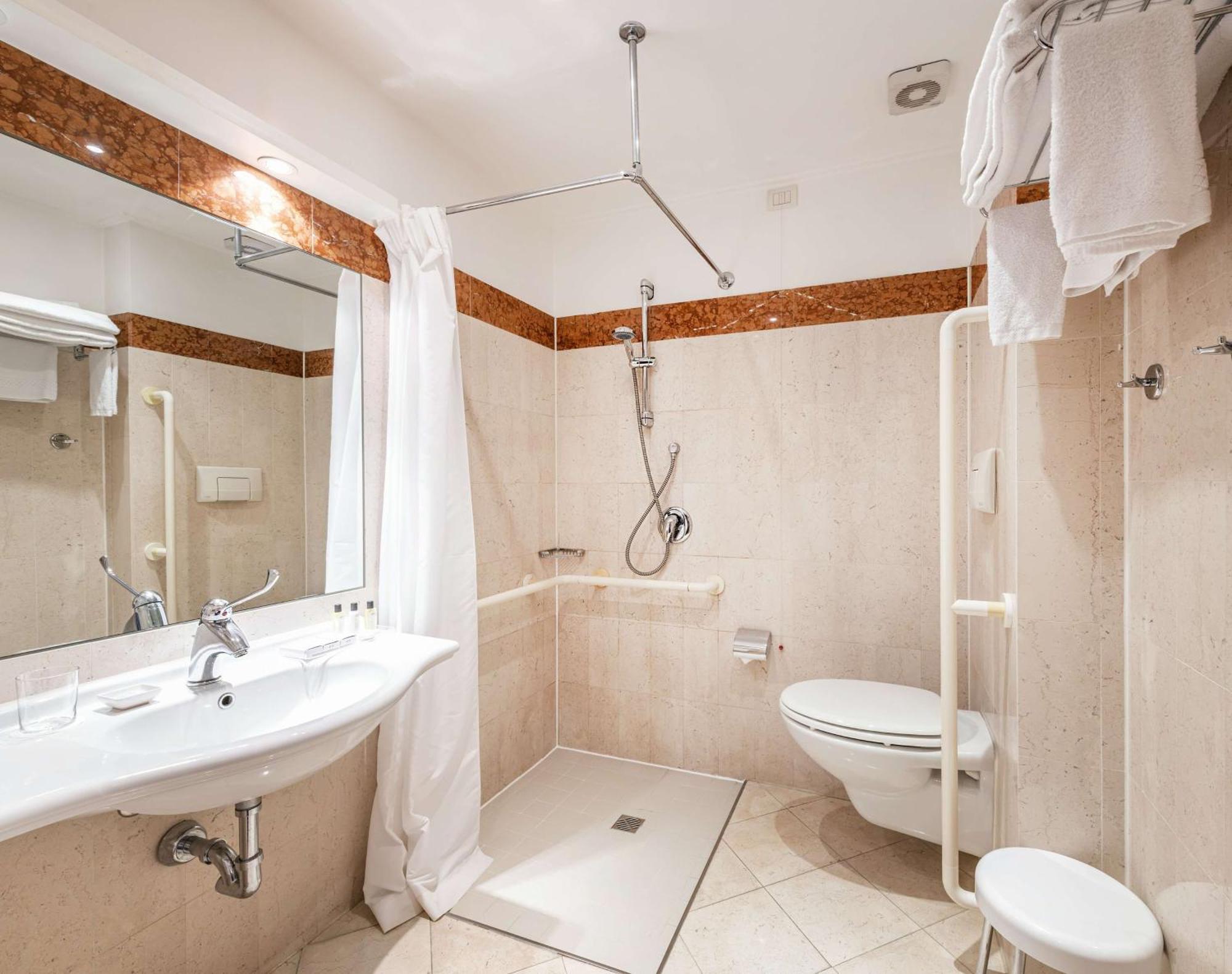 Economy Queen Room
