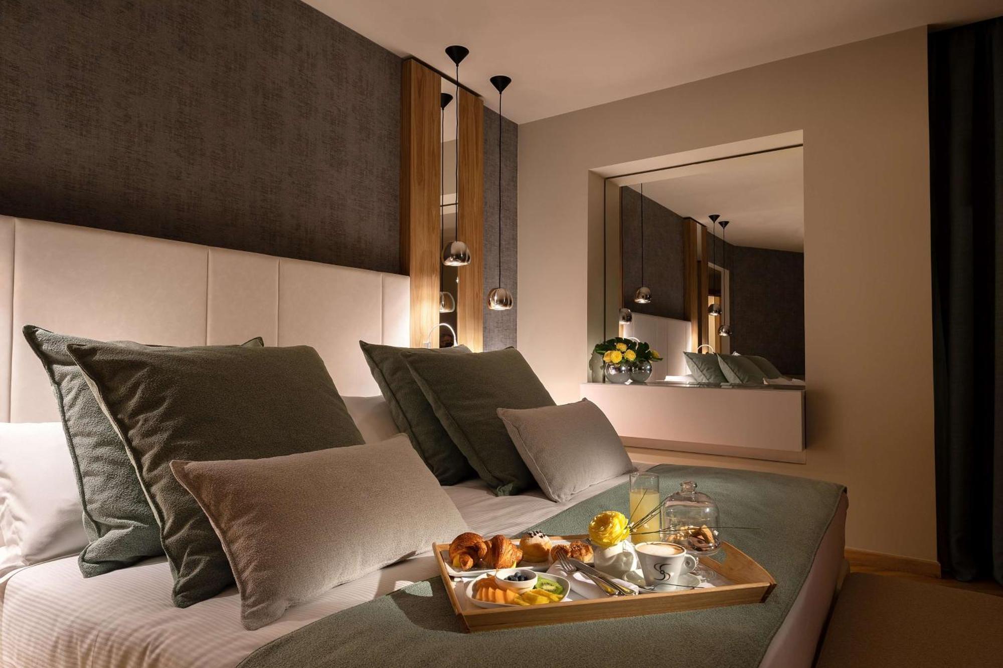 Junior Queen Suite