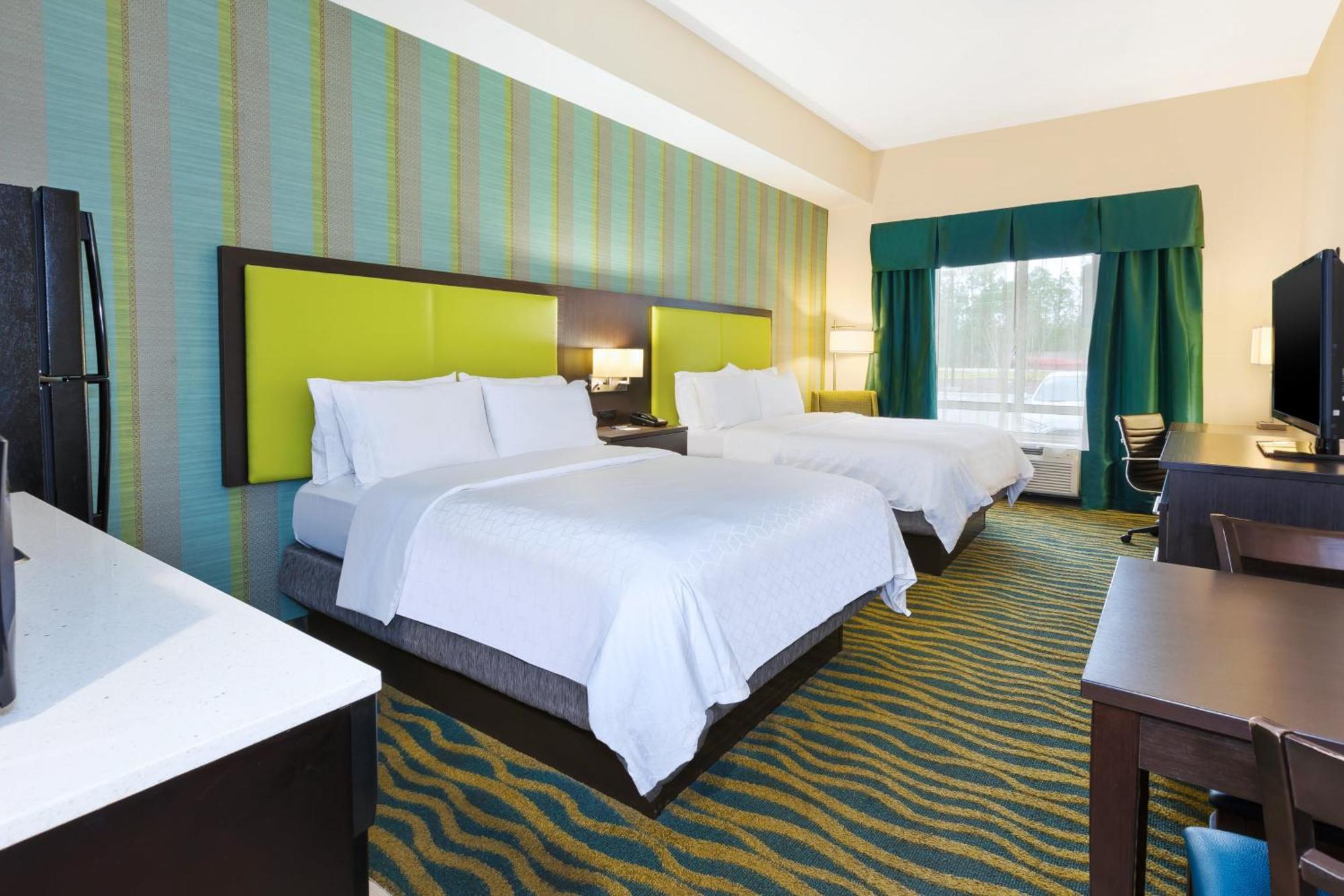 Standard Queen Room with Two Queen Beds - Extra Floor Space