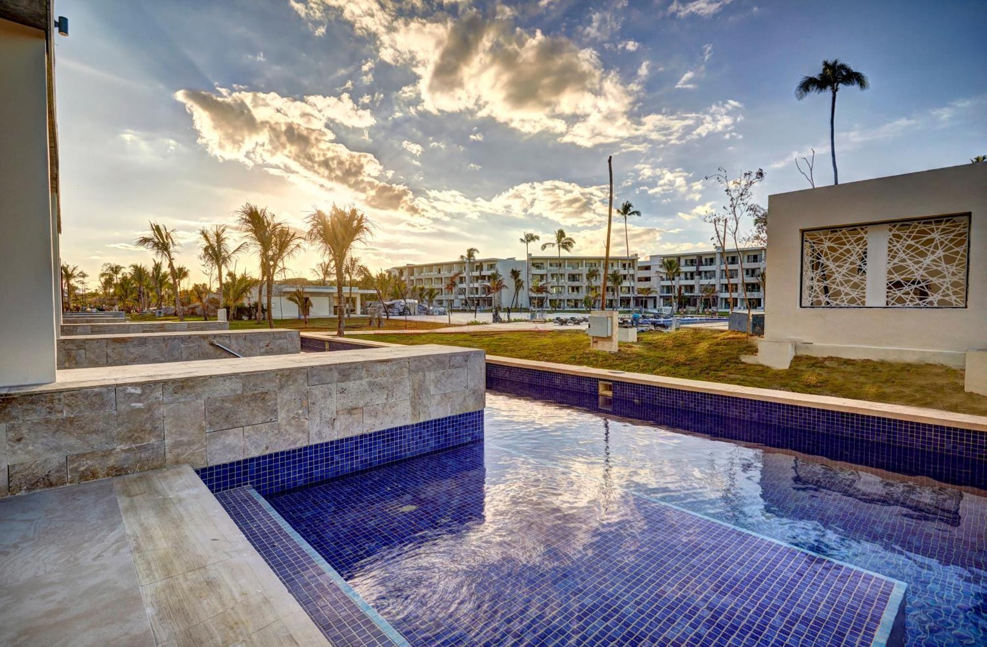 Luxury Junior Suite Swim Out