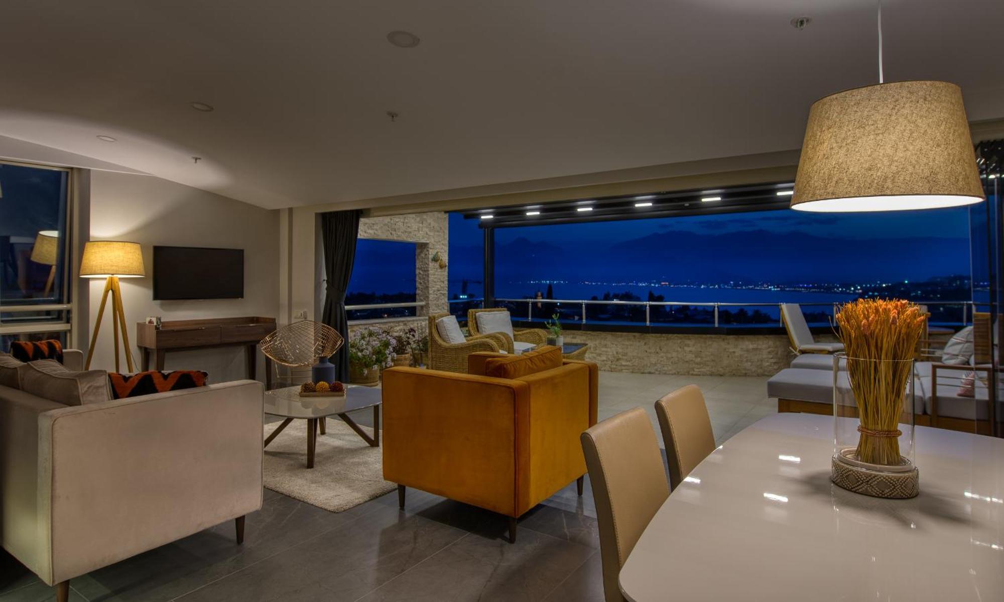 Deluxe Apartment