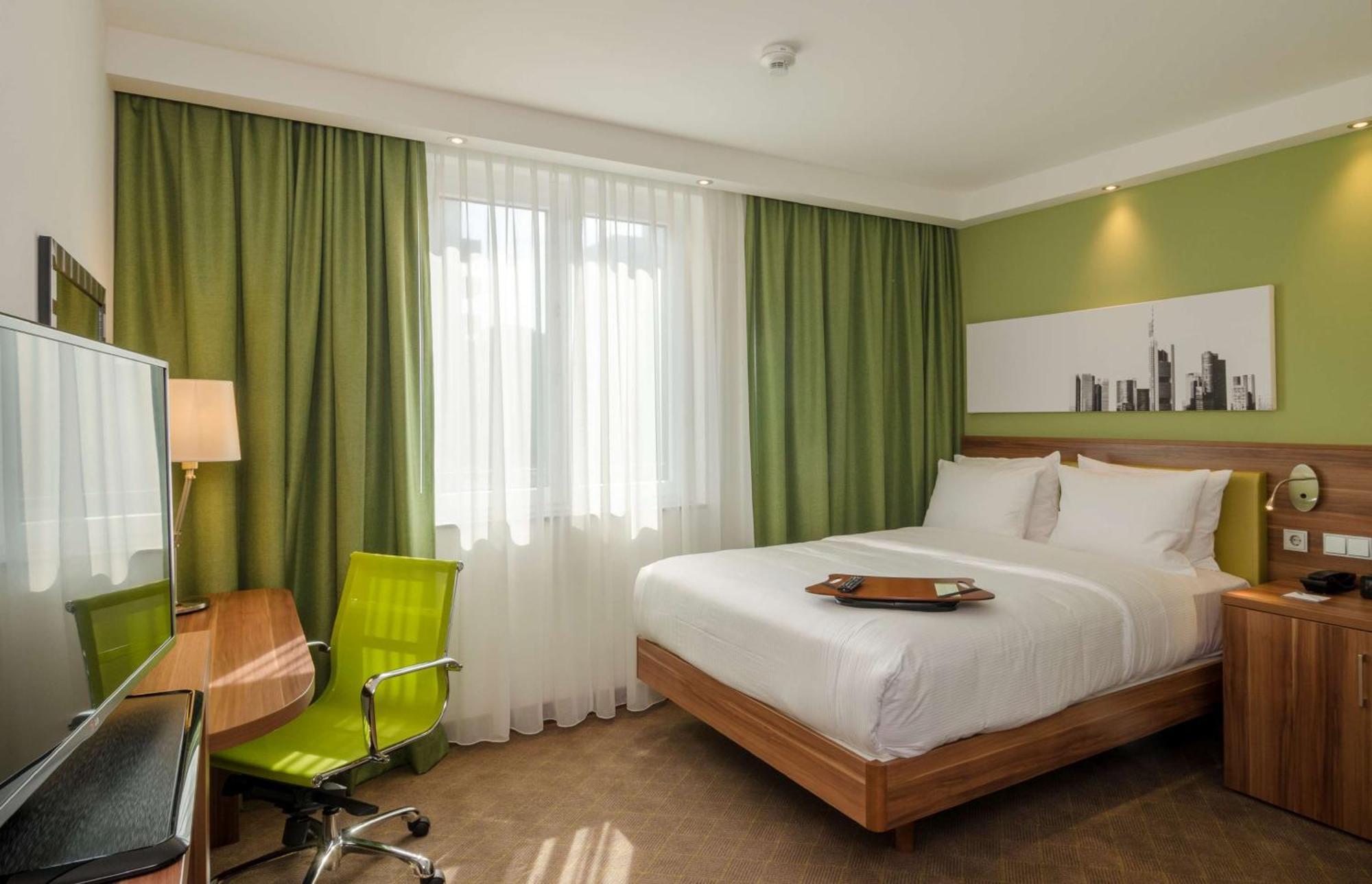 Queen Room,1279958113:JPEG