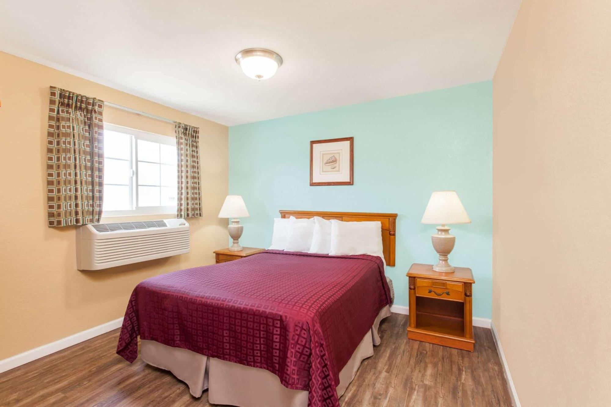 One-Bedroom Suite Two Queen Beds Non-Smoking