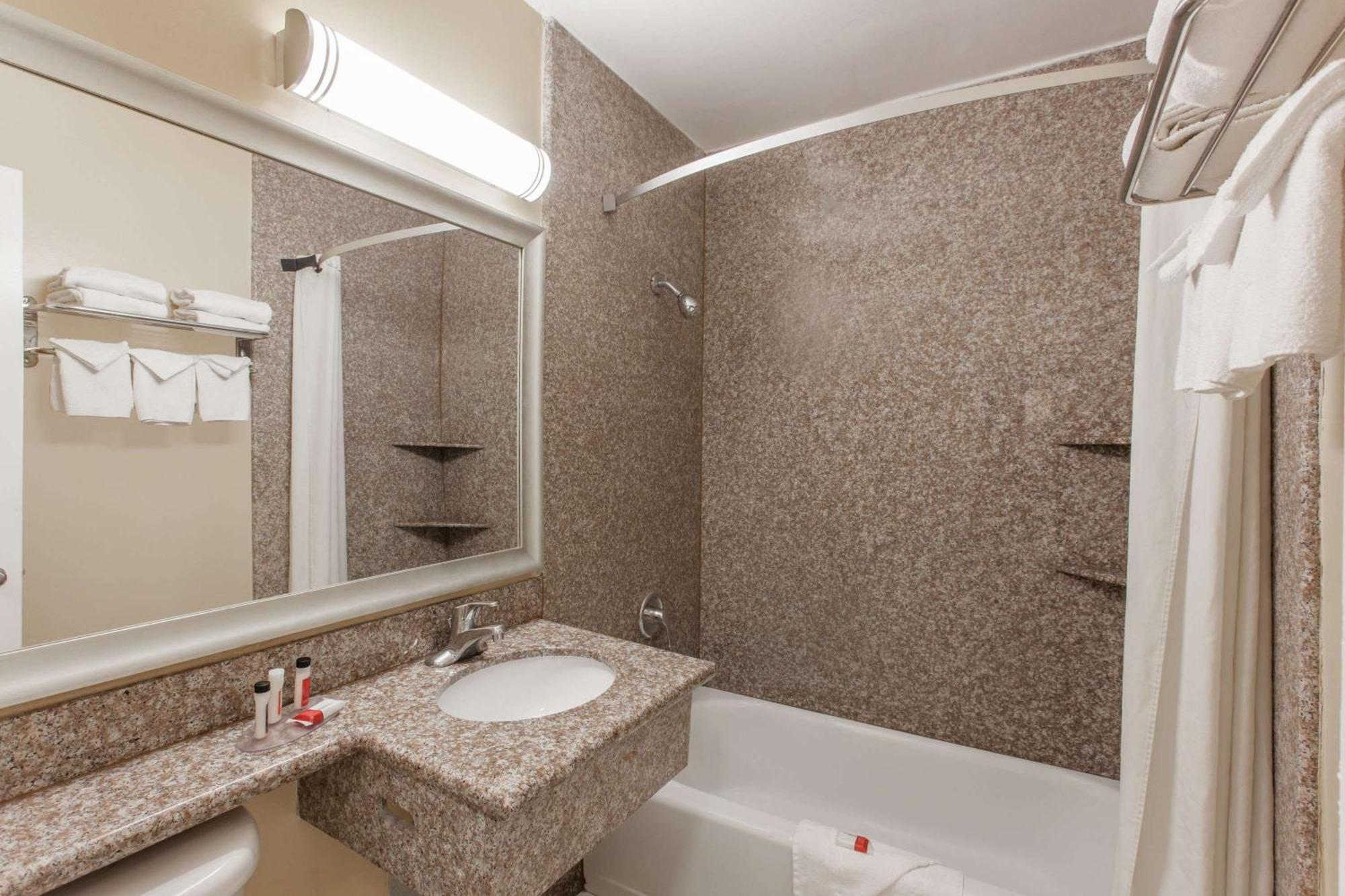 One-Bedroom Suite Two Queen Beds Non-Smoking