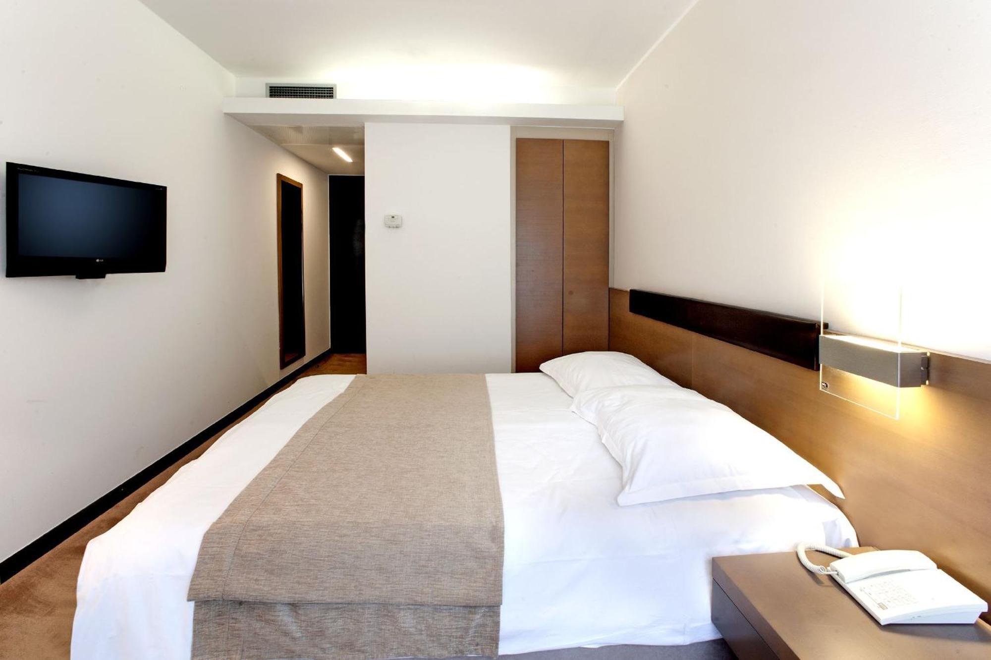 Economy Room With French Bed,1168160050:JPEG