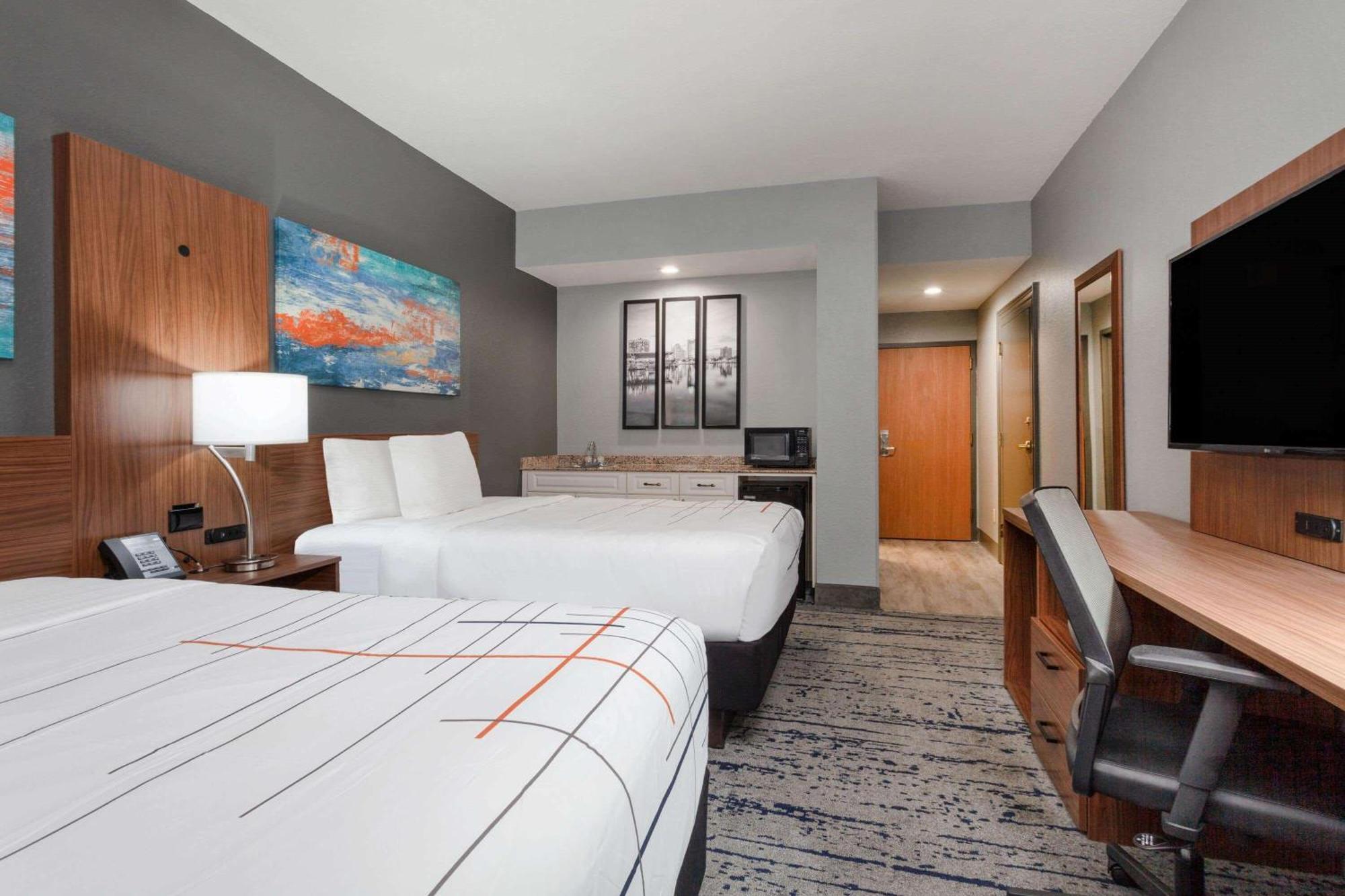 Studio Suite with Two Queen Beds - Non-Smoking