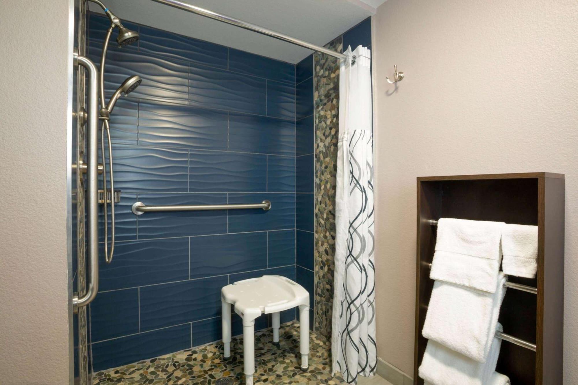 King Studio Suite Mobility Access or Non-Smoking