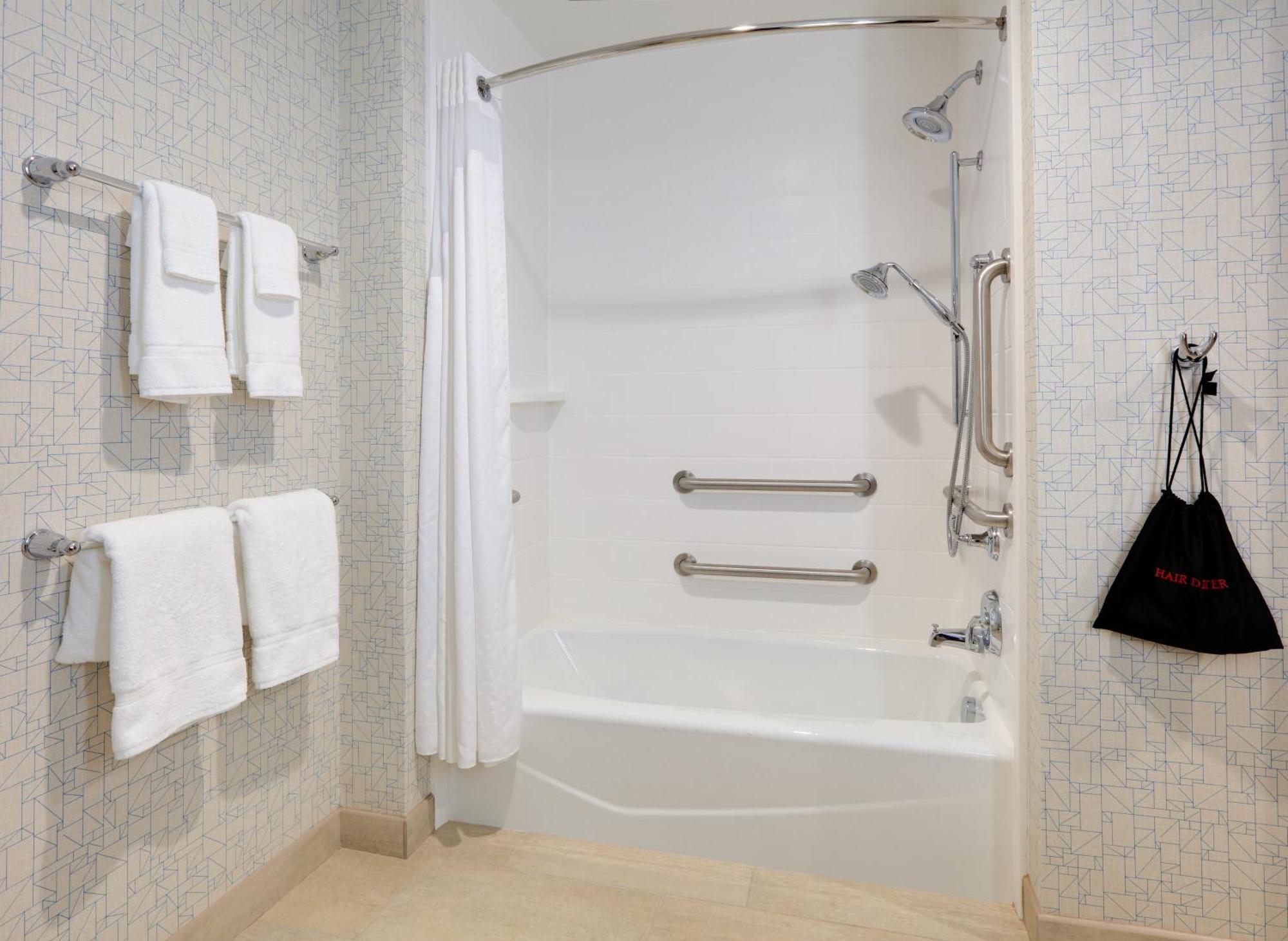 King Room Hearing Accessible or Non-Smoking