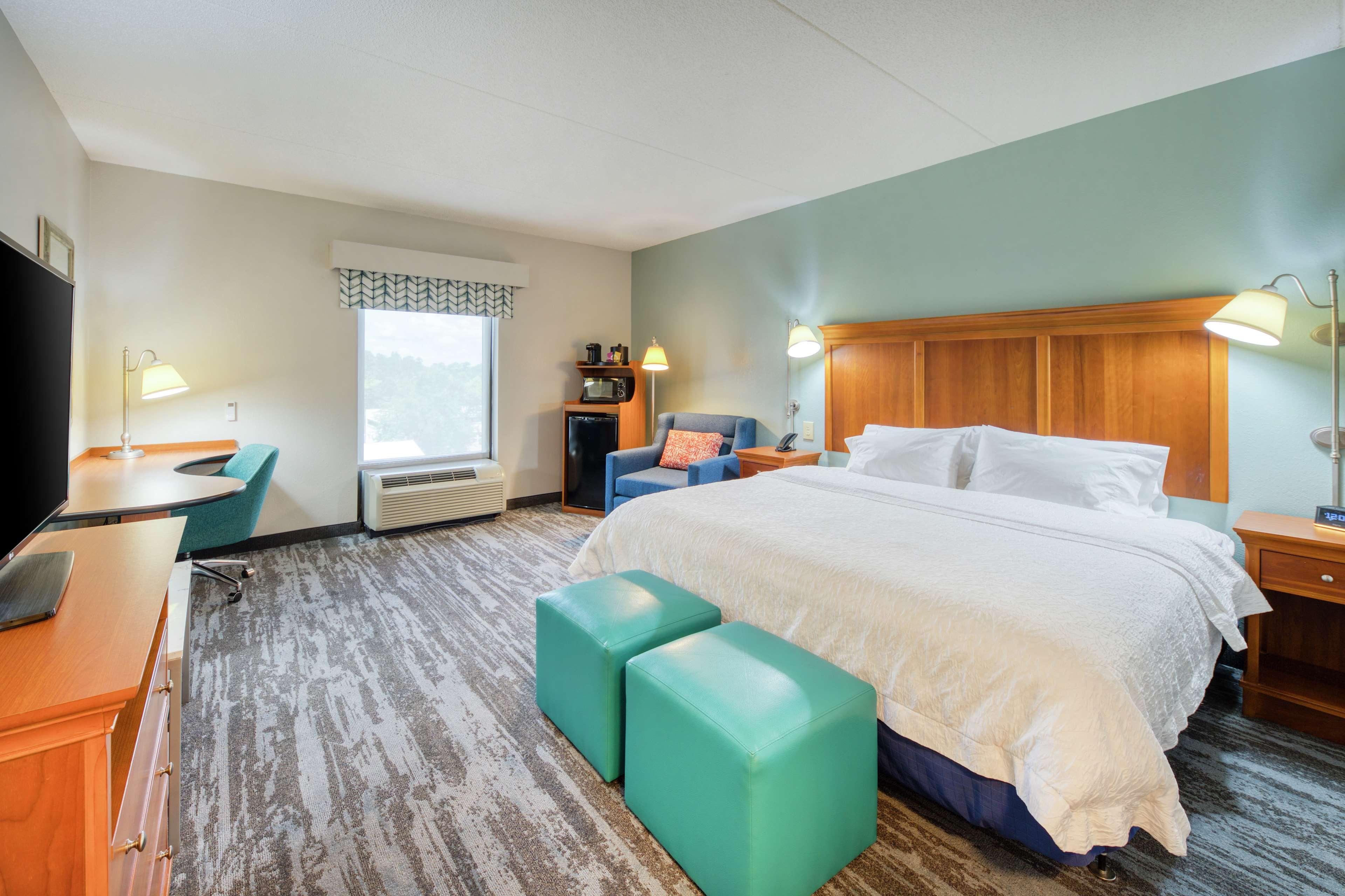 King Room with Roll-In Shower - Mobility and Hearing Access/Non-Smoking