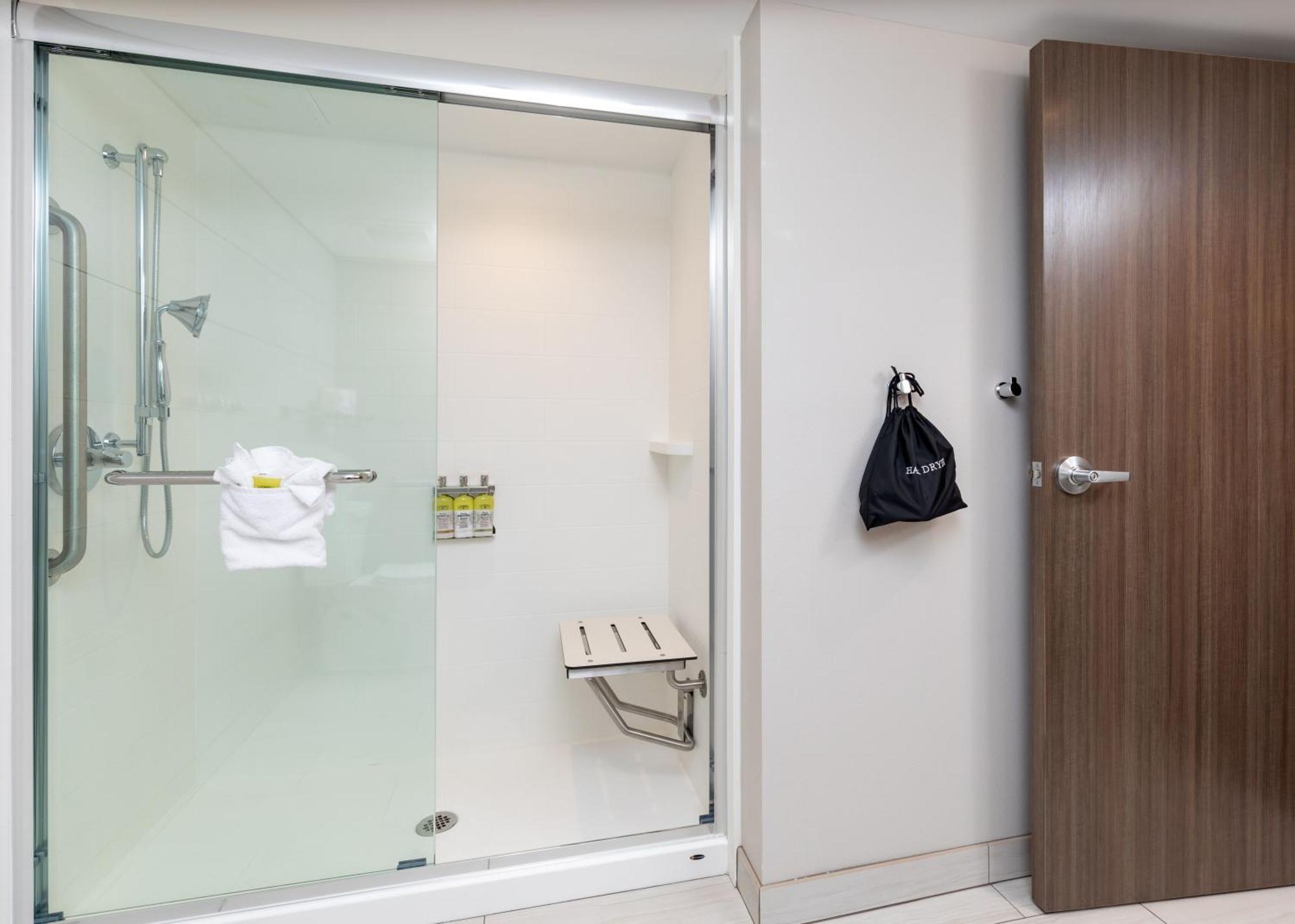 Double Room with Two Double Beds- Disability Access Tran Shower/Non-Smoking,1448632597:JPEG