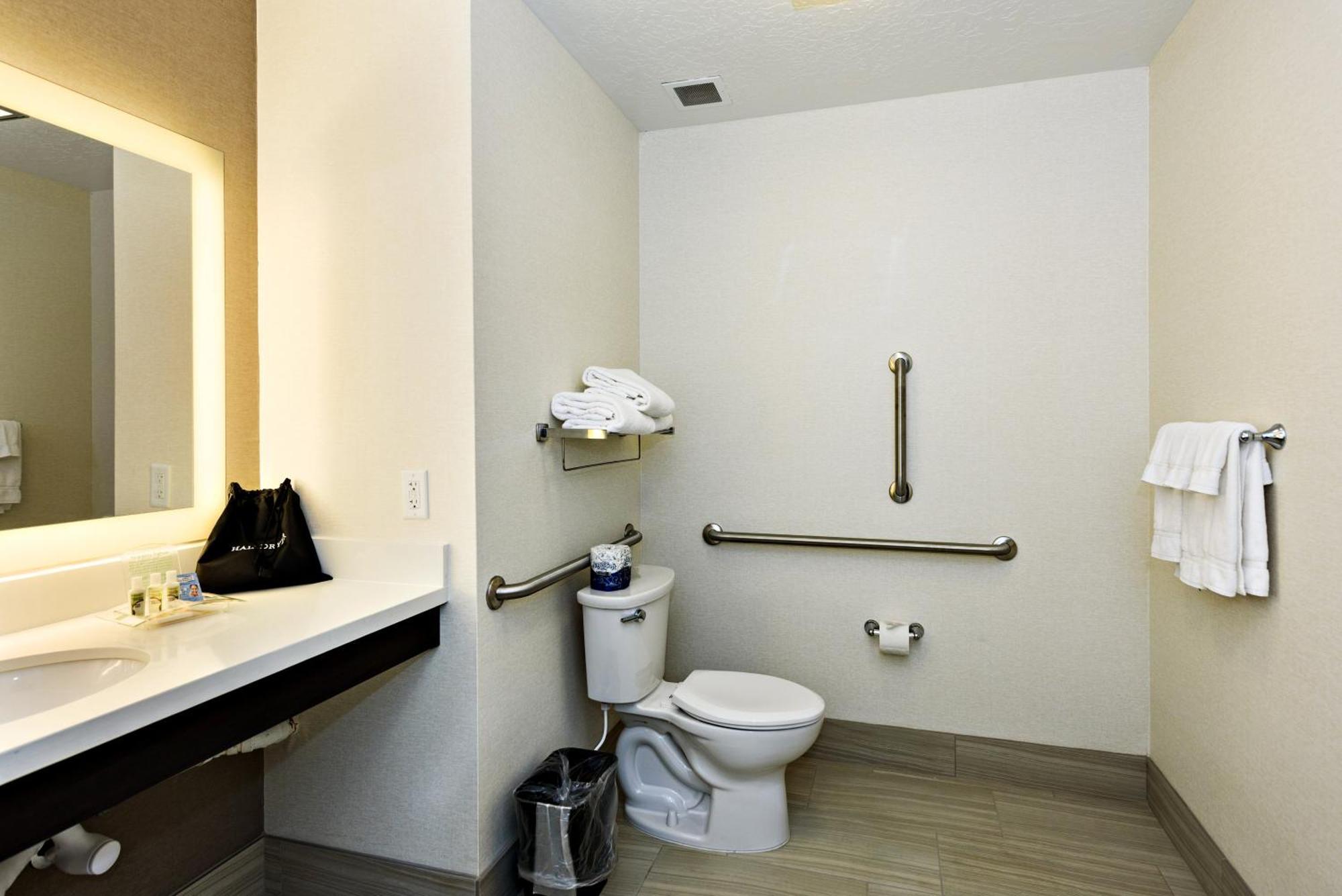 Queen Room Two Queen Beds Mobility Access Tub or Non-Smoking