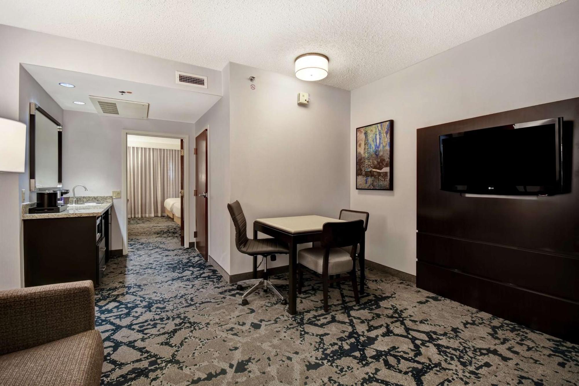 One-Bedroom Suite with Two Double Beds and Roll-in Shower - Mobility Access/Non-Smoking