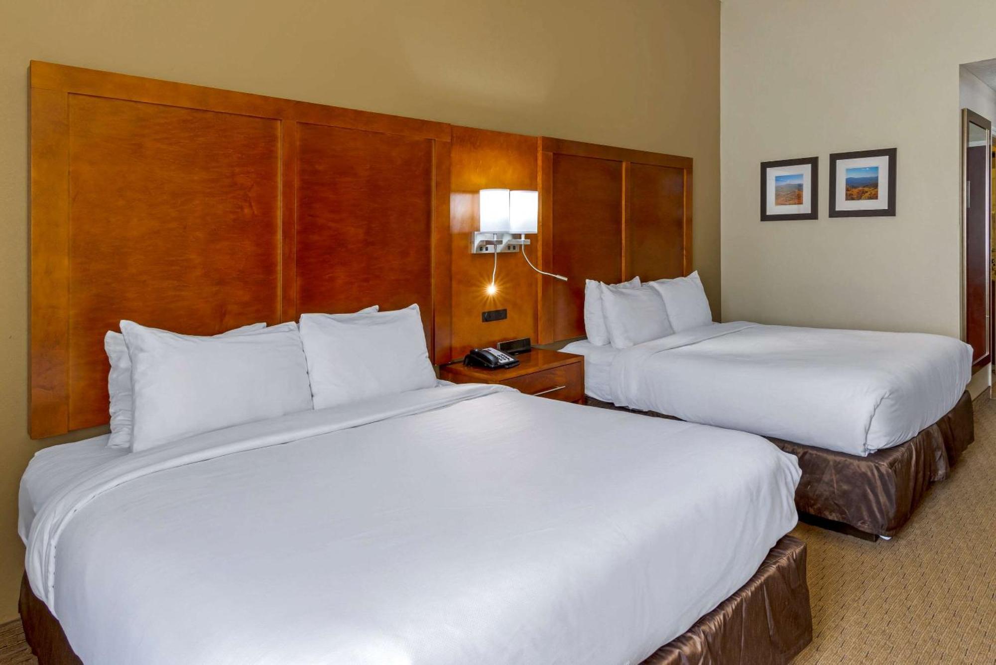Queen Room Two Queen Beds Non-Smoking