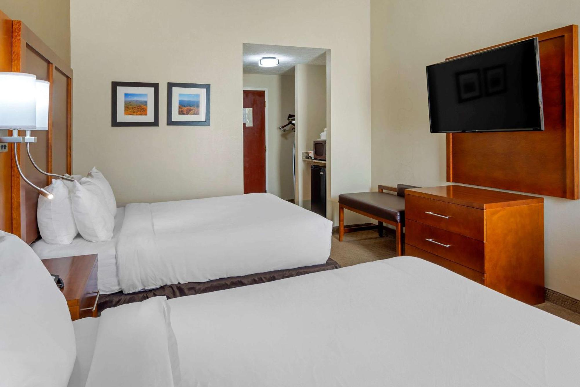 Queen Room Two Queen Beds Non-Smoking