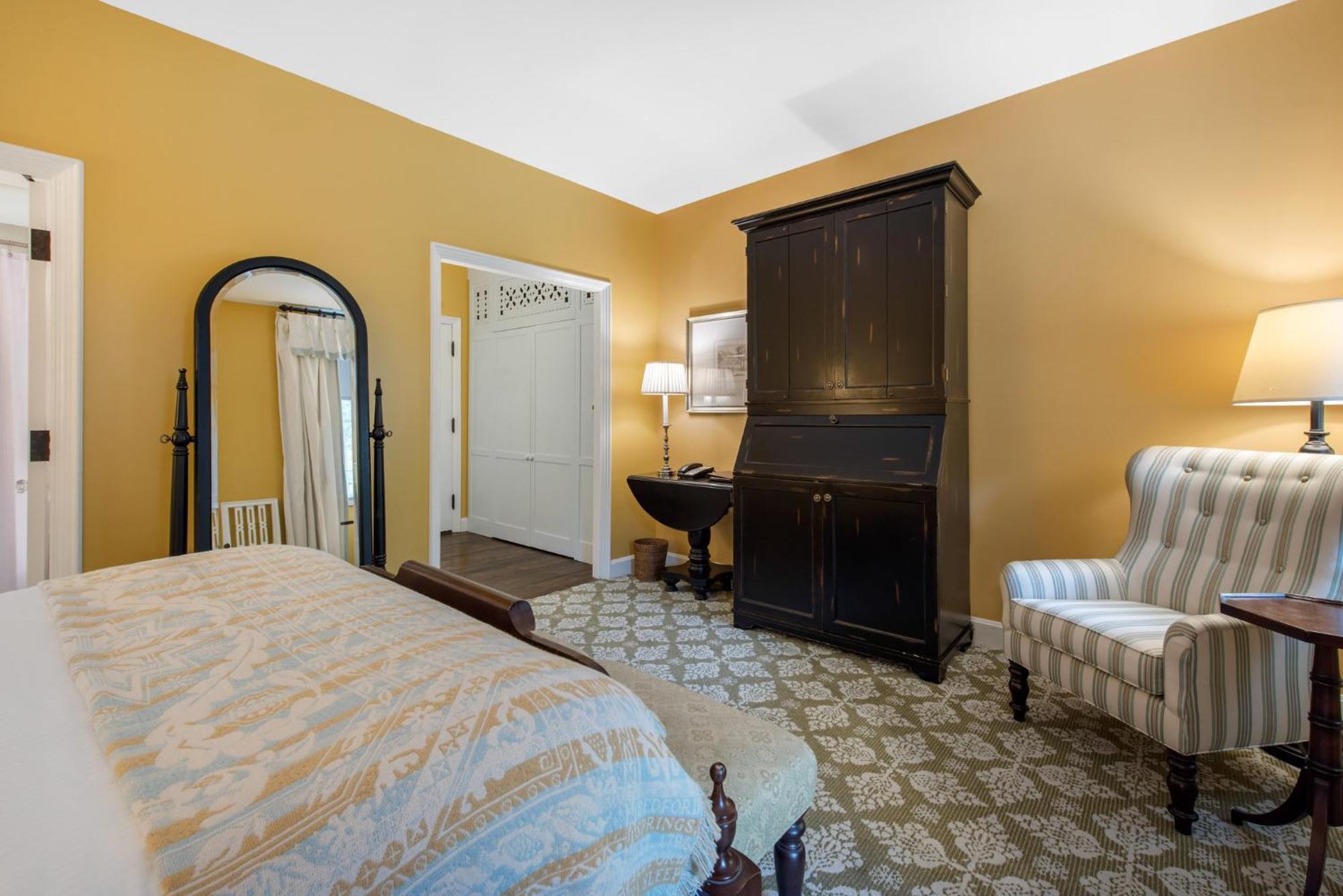 Resort View Porch Room One Queen Bed