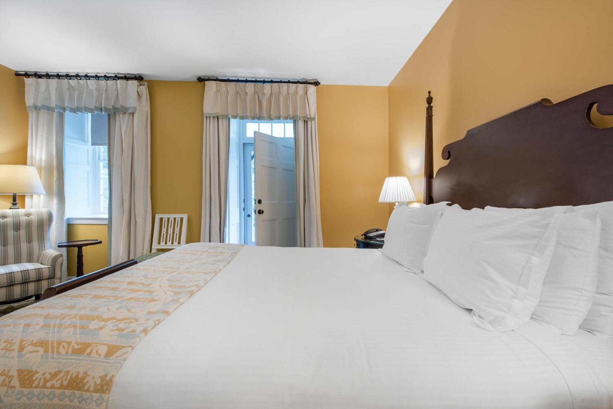 Resort View Porch Room One Queen Bed
