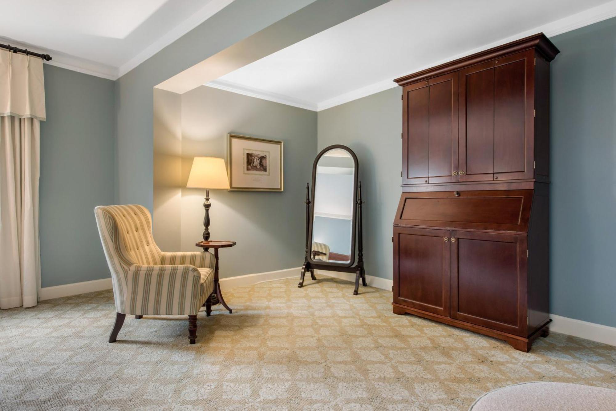 Deluxe Room One King Bed