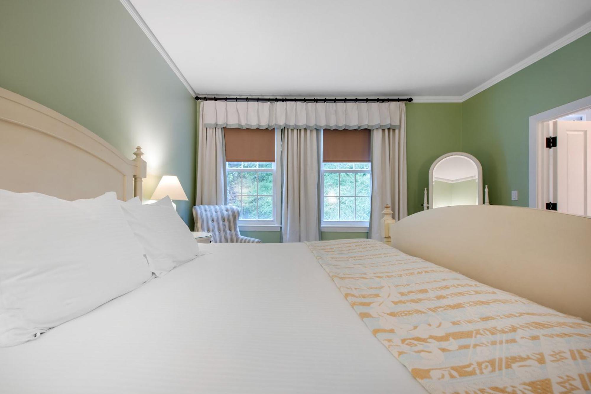 Deluxe Room One King Bed