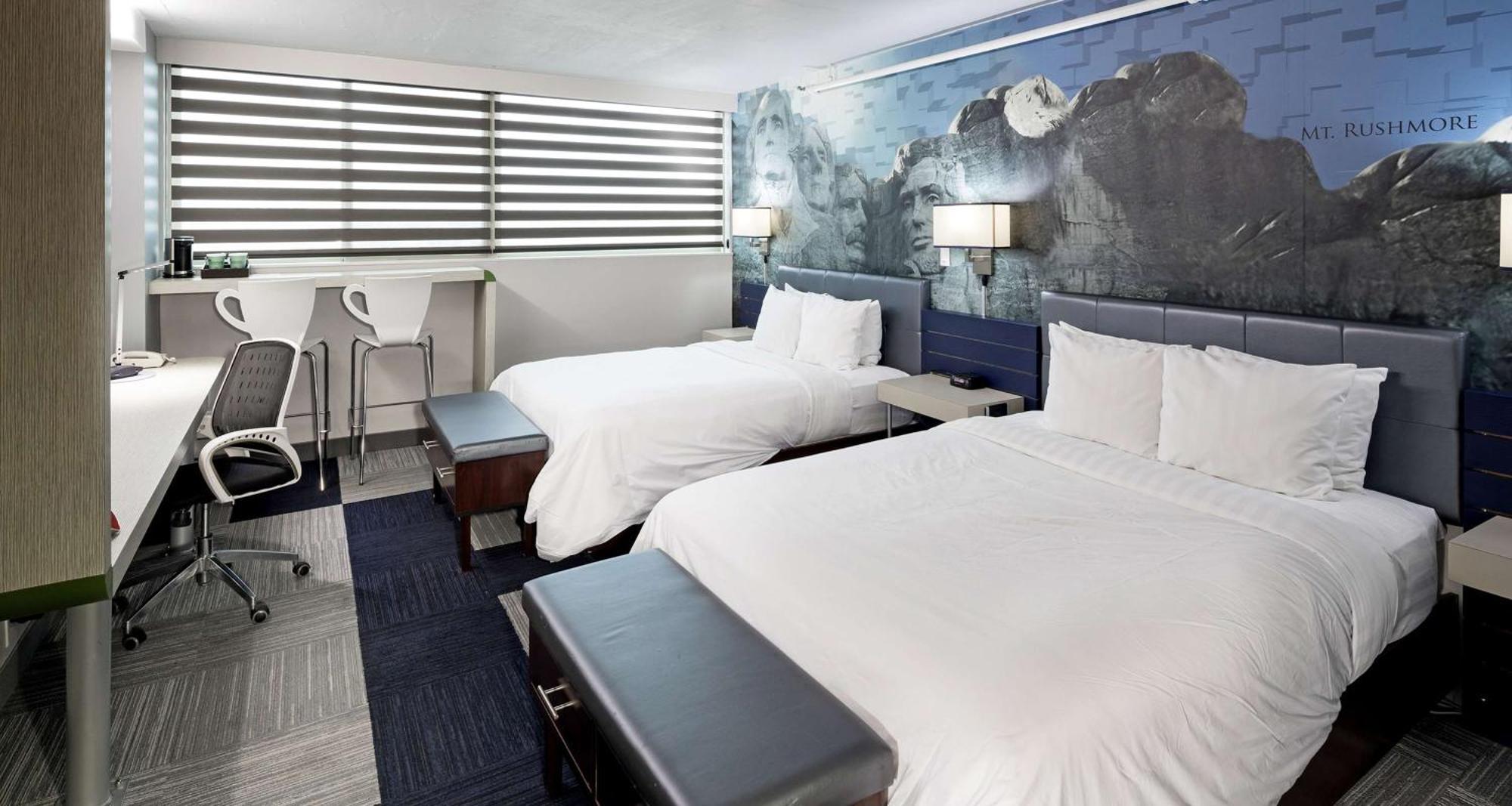 Queen Room Two Queen Beds City View