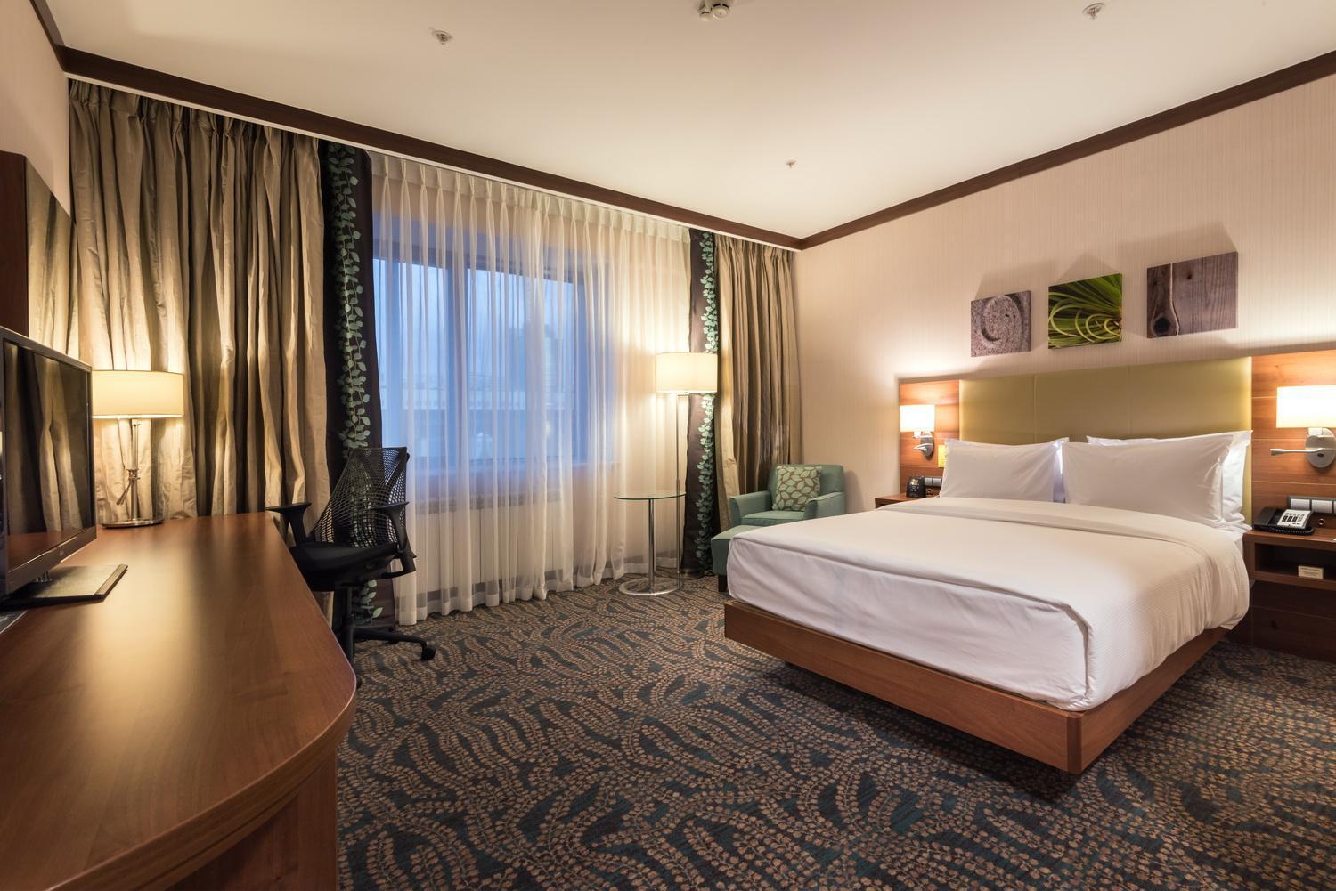Deluxe Queen Room,1756481238:JPEG