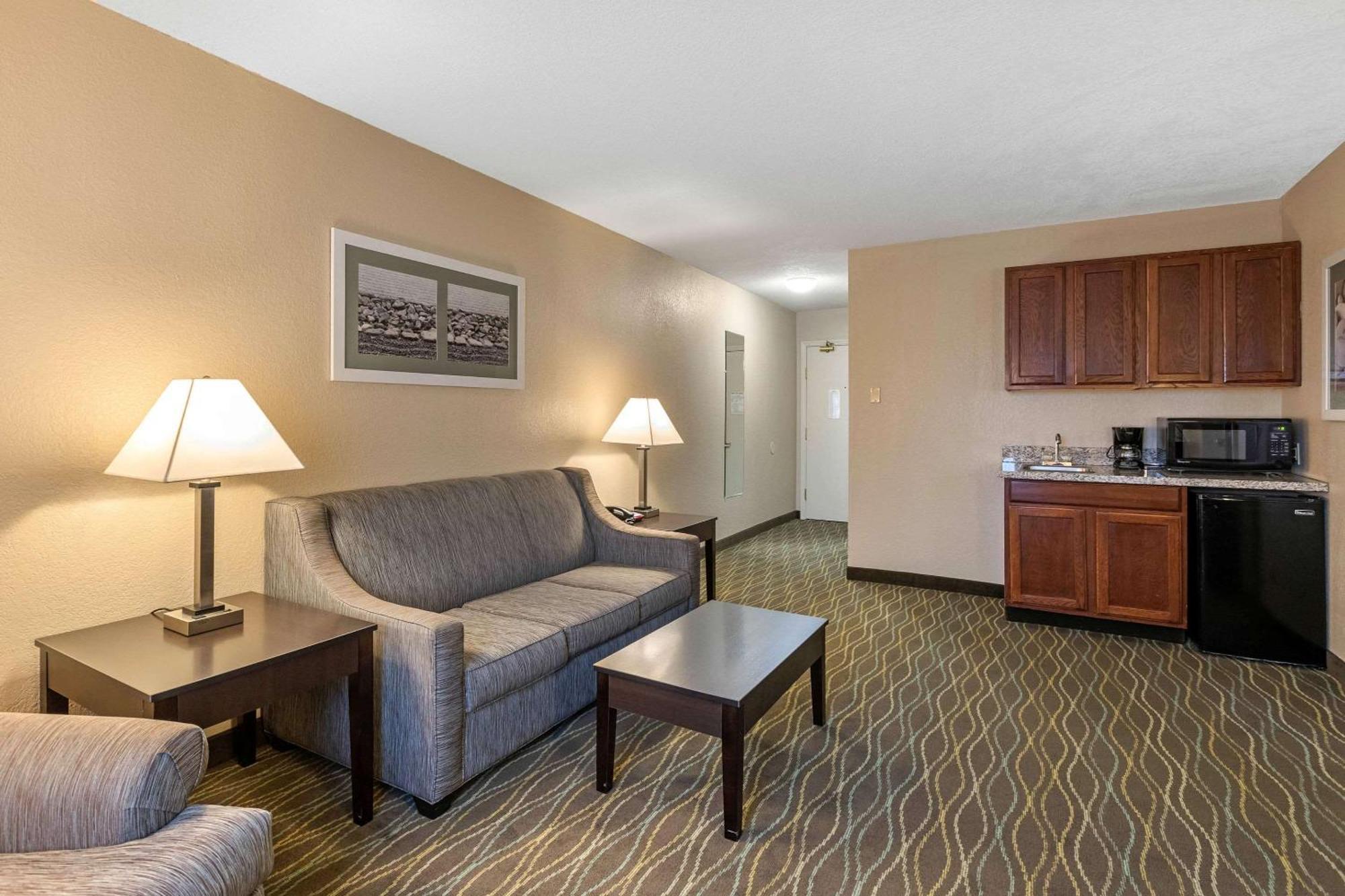 Queen Suite Two Queen Beds Non Smoking