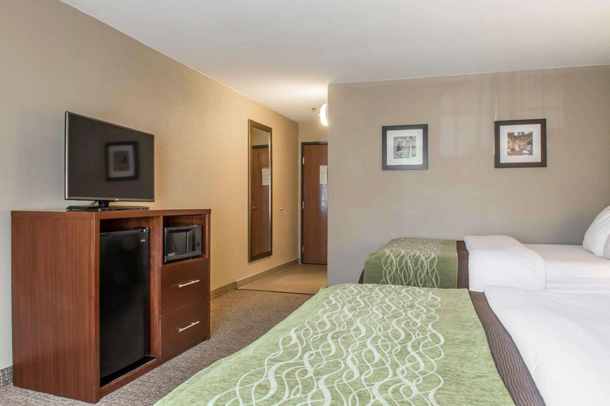 Queen Room Two Queen Beds Non-Smoking