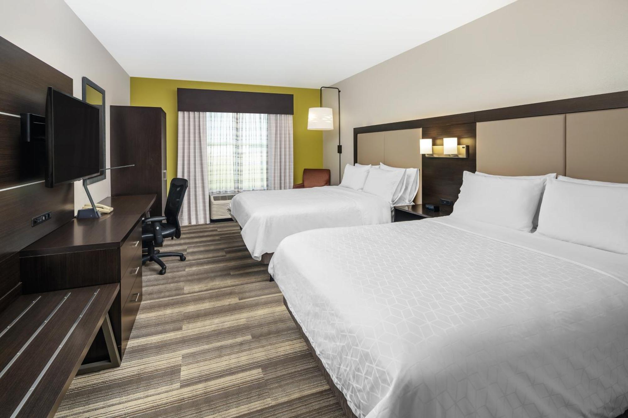 Standard Queen Room Two Queen Beds