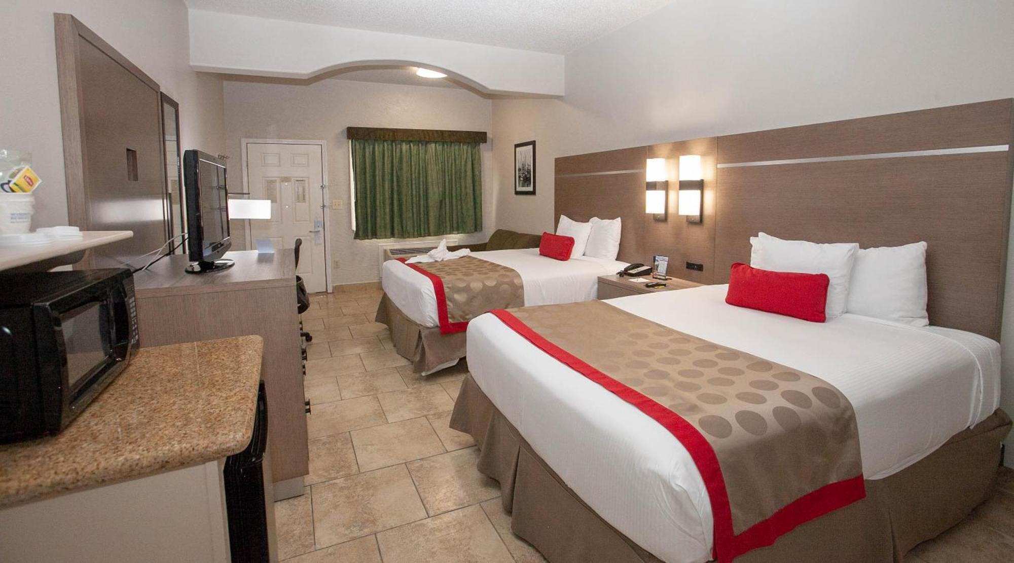 Queen Room with Two Queen Beds - Non-Smoking,683319768:JPEG