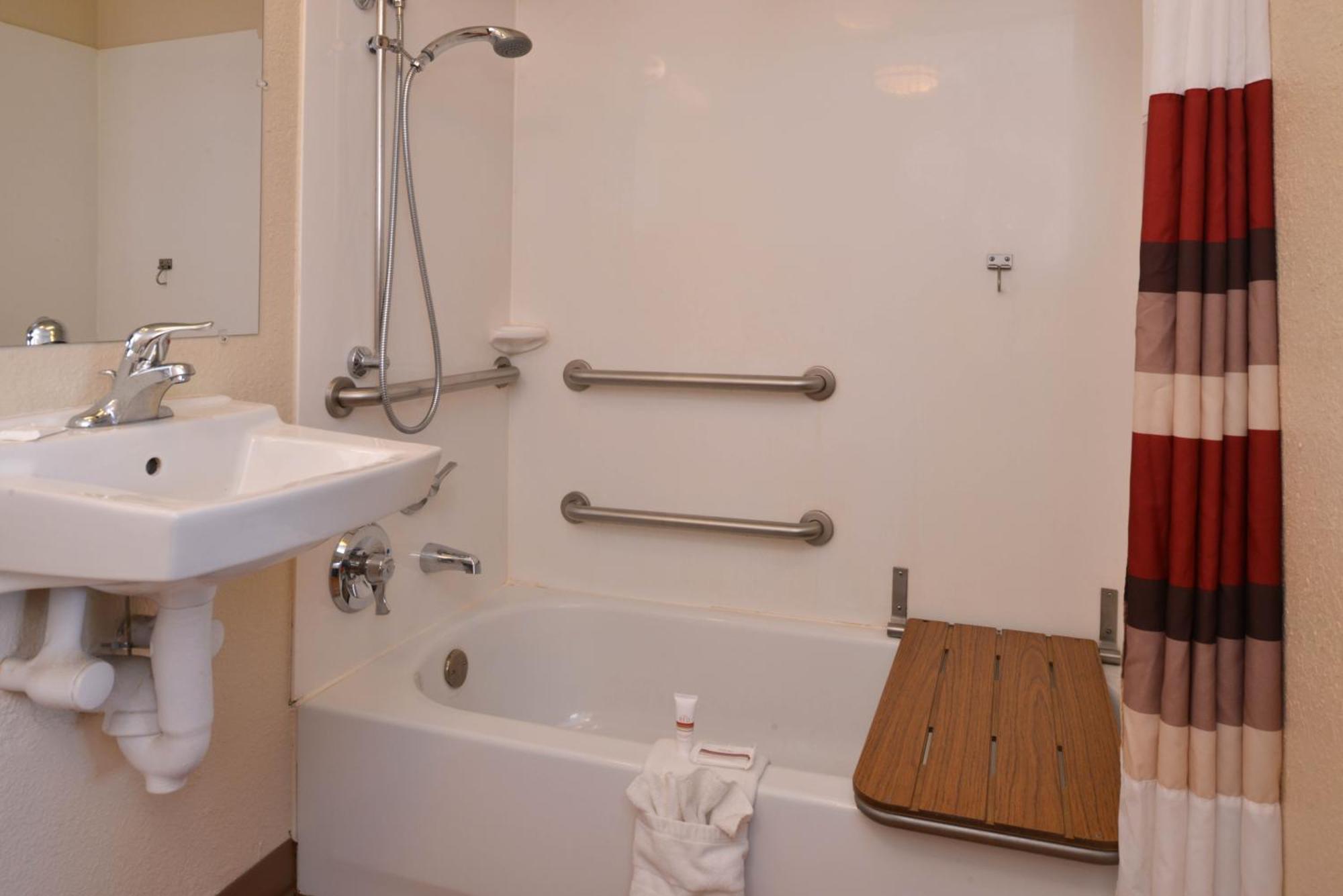 Deluxe King Room Disability Access Non-Smoking