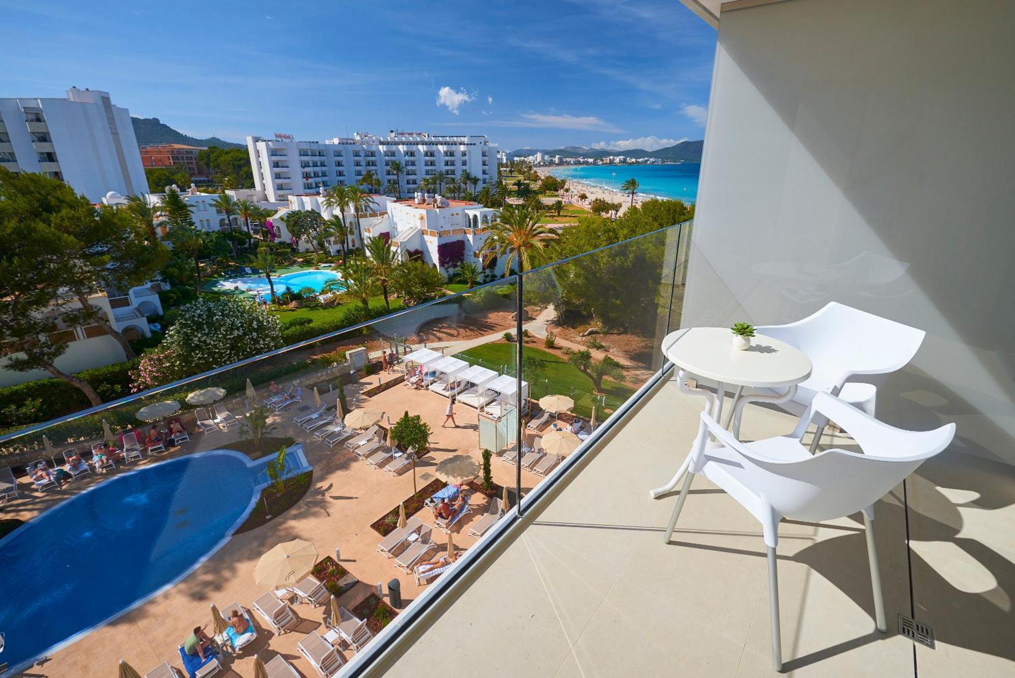 Double Room Pool View