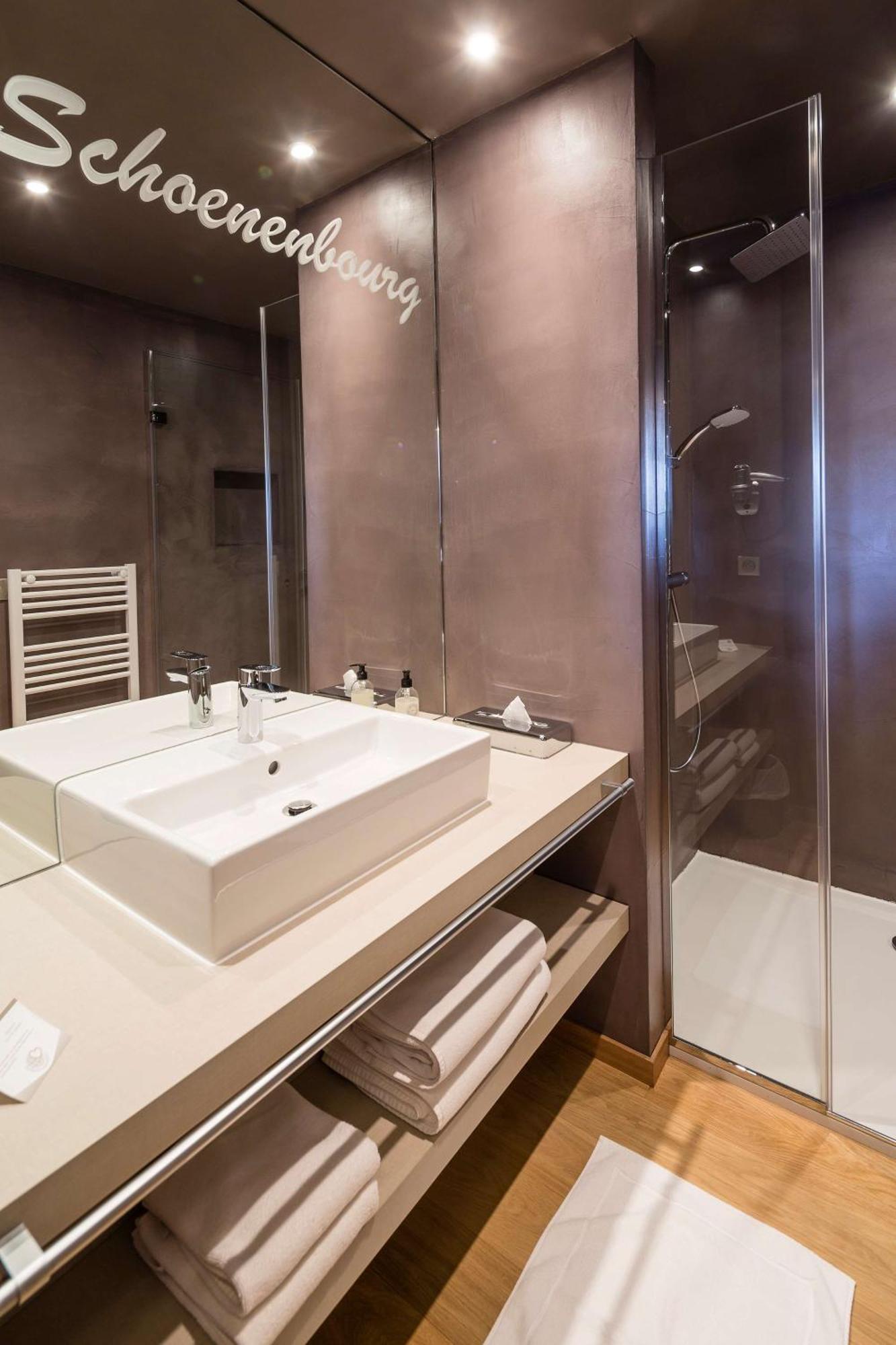 Chambre Lit Queen-Size Confort avec Accès au Spa