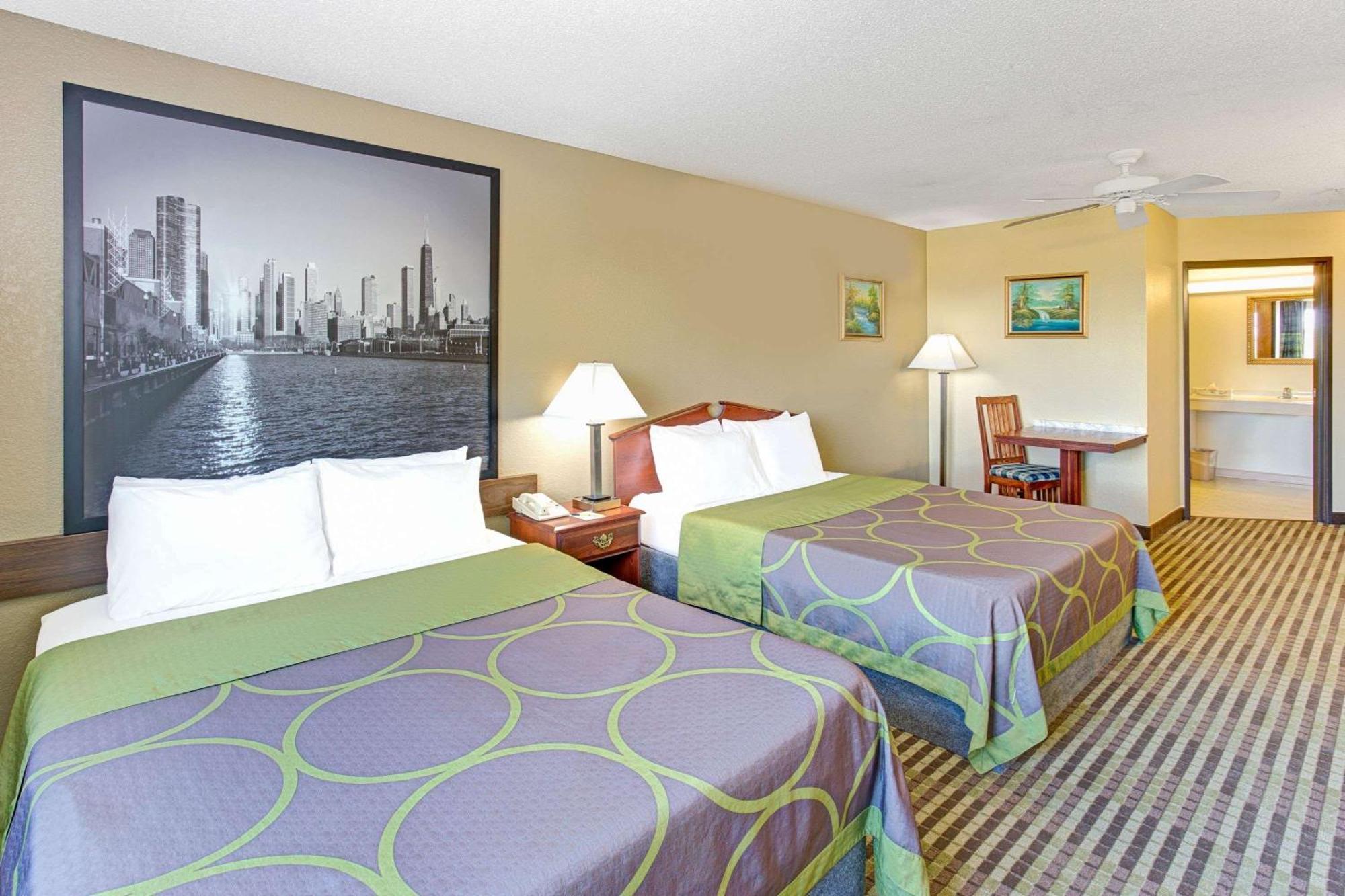 Queen Room with Two Queen Beds - Non-Smoking