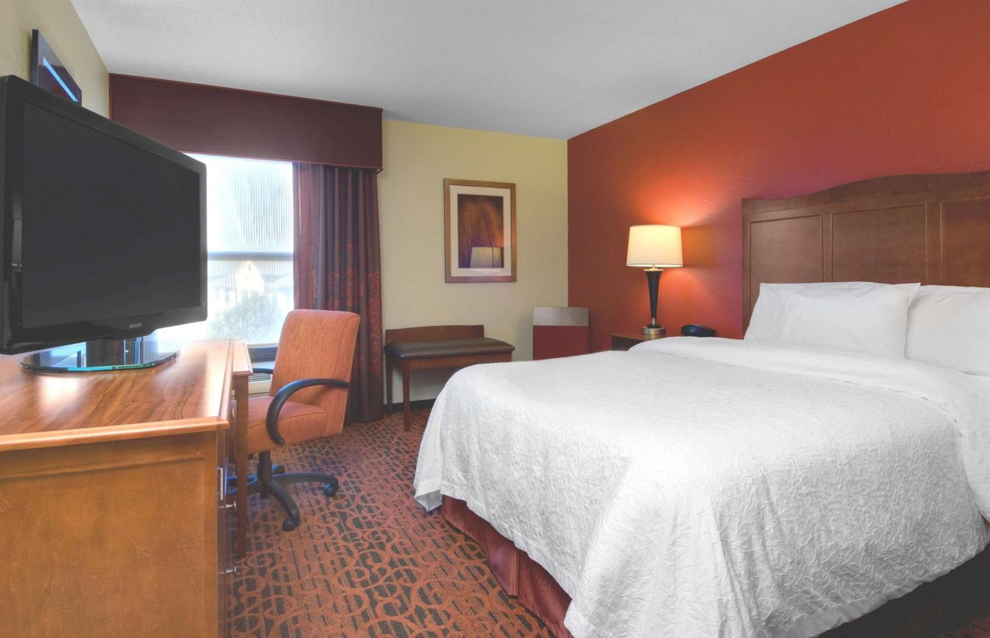 King Room with Microwave and Refrigerator - Non-Smoking
