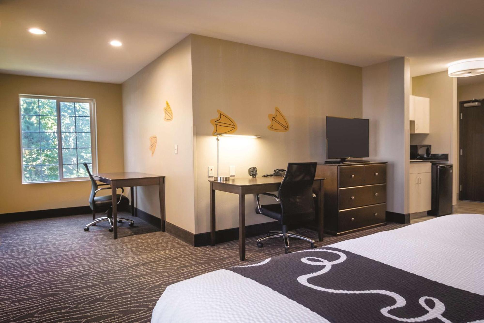 Deluxe King Suite,1281051001:JPEG