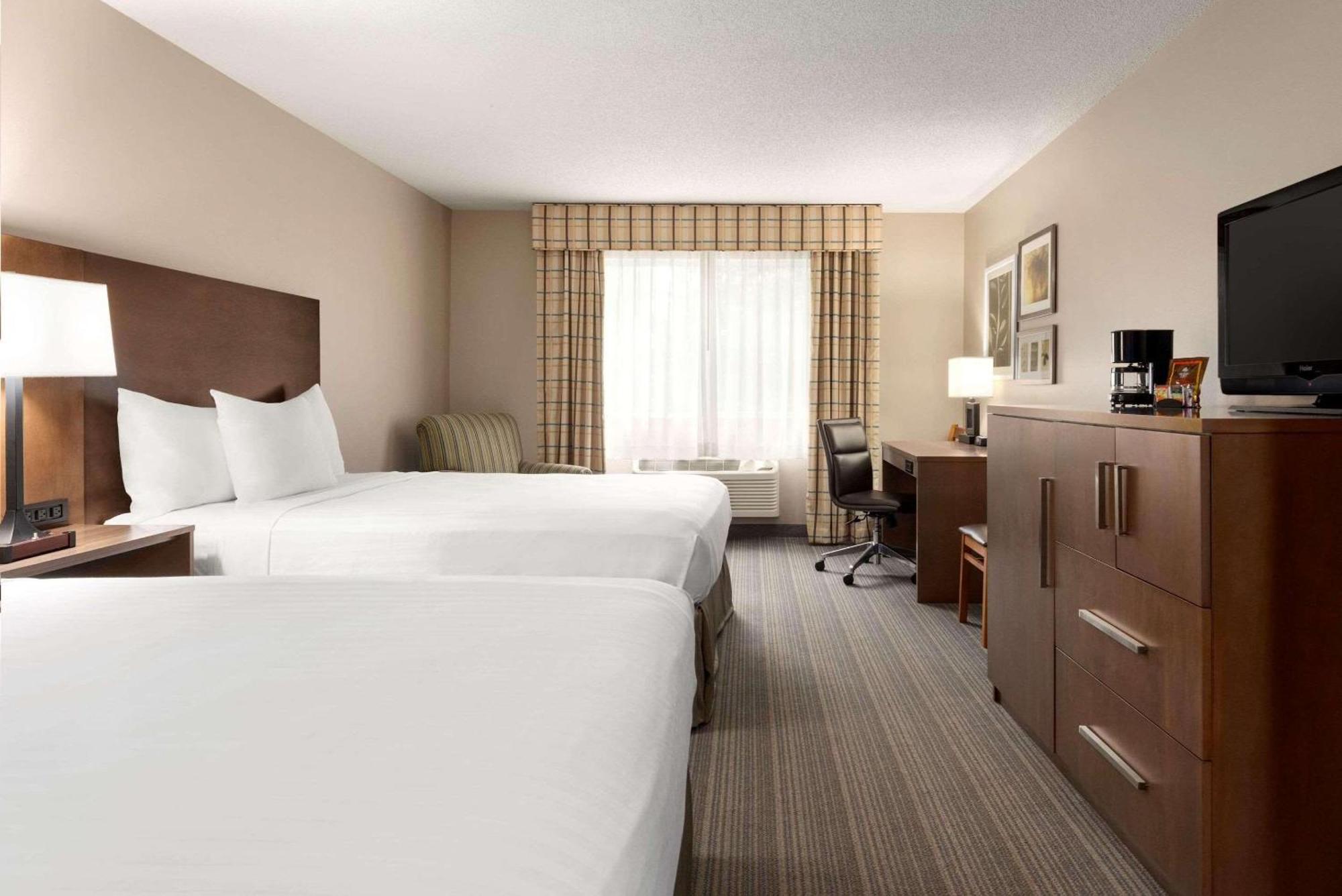 Queen Suite Two Queen Beds Non Smoking,685010886:JPEG