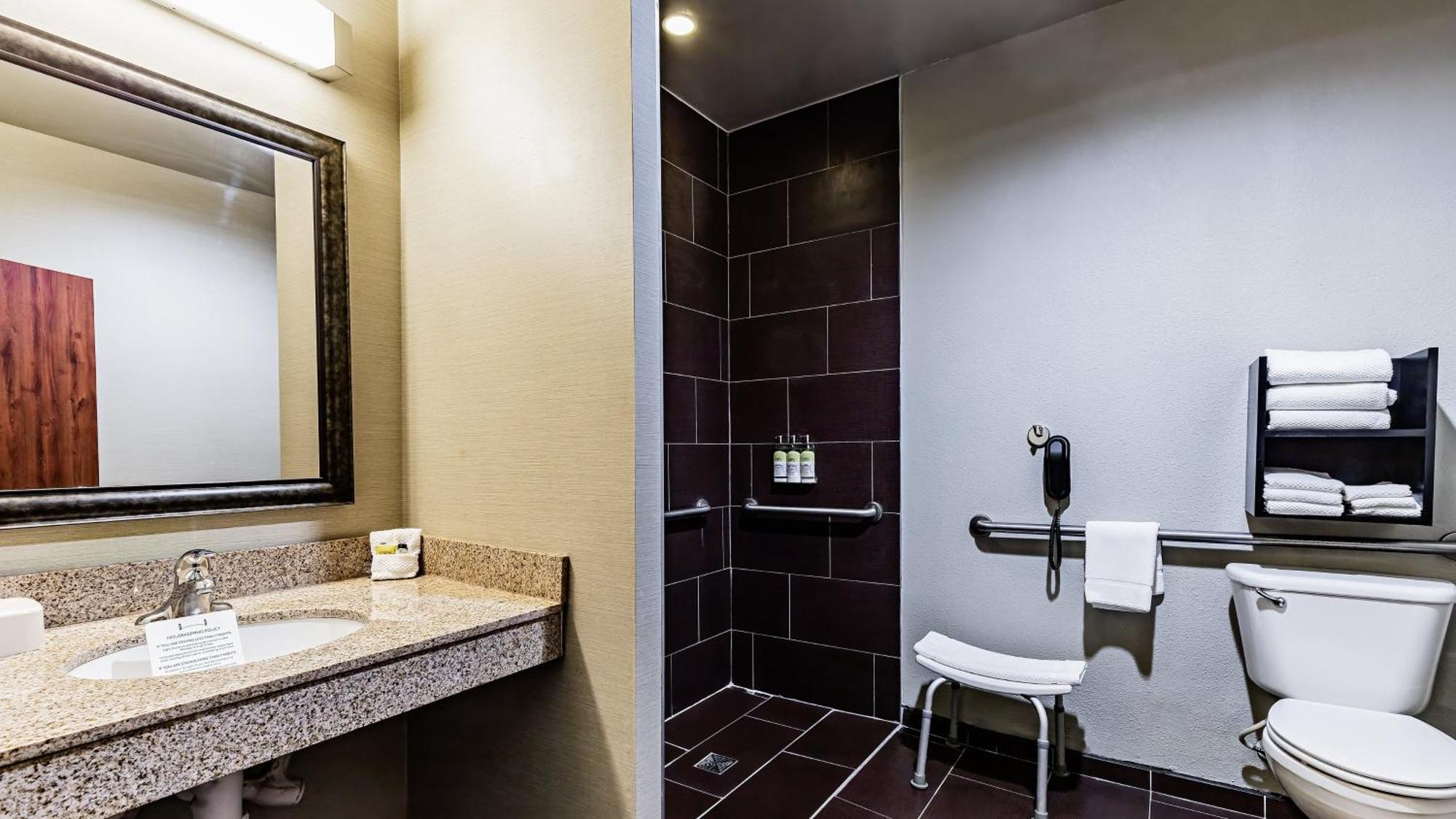 Queen Studio Suite with Two Queen Beds - Mobility Access Tub/Non-Smoking