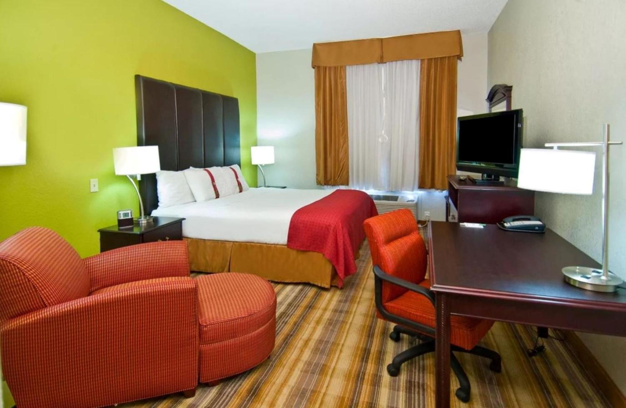 King Suite Additional Living Area,1392673568:JPEG