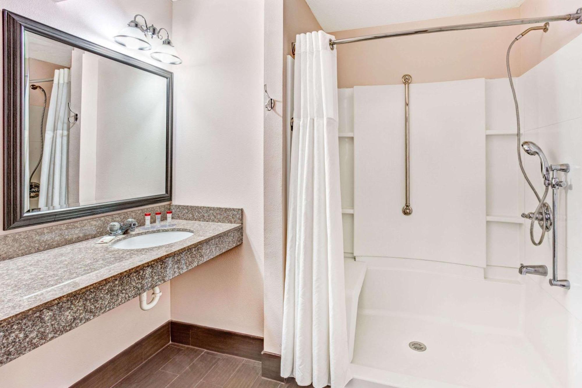 Queen Room Two Queen Beds Mobility Access or Non-Smoking